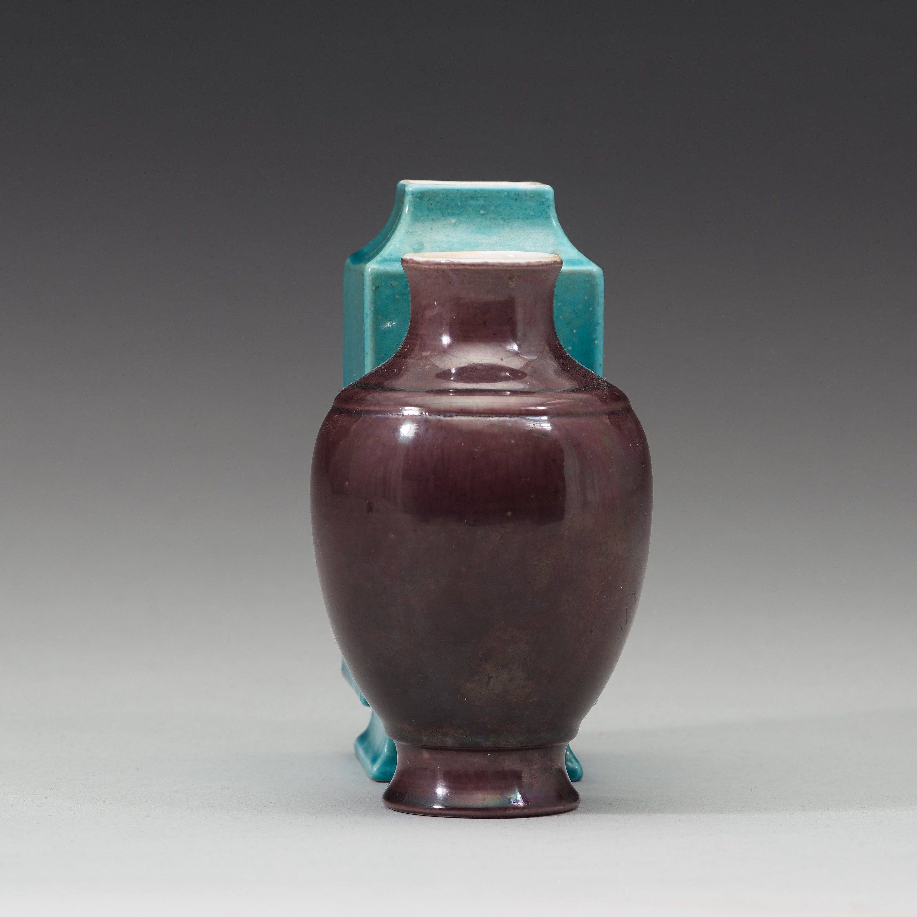 Two conjoined vases, Qing dynasty, 19th Century. Bukowskis