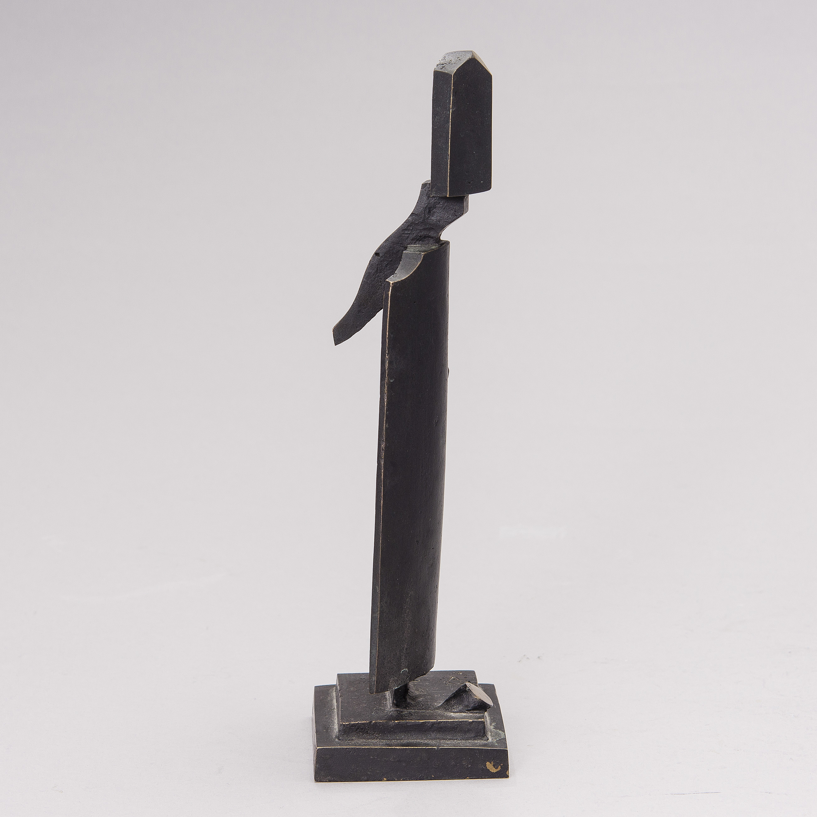 KIMMO PYYKKÖ, veistos, pronssia, signeerattu. Bukowskis