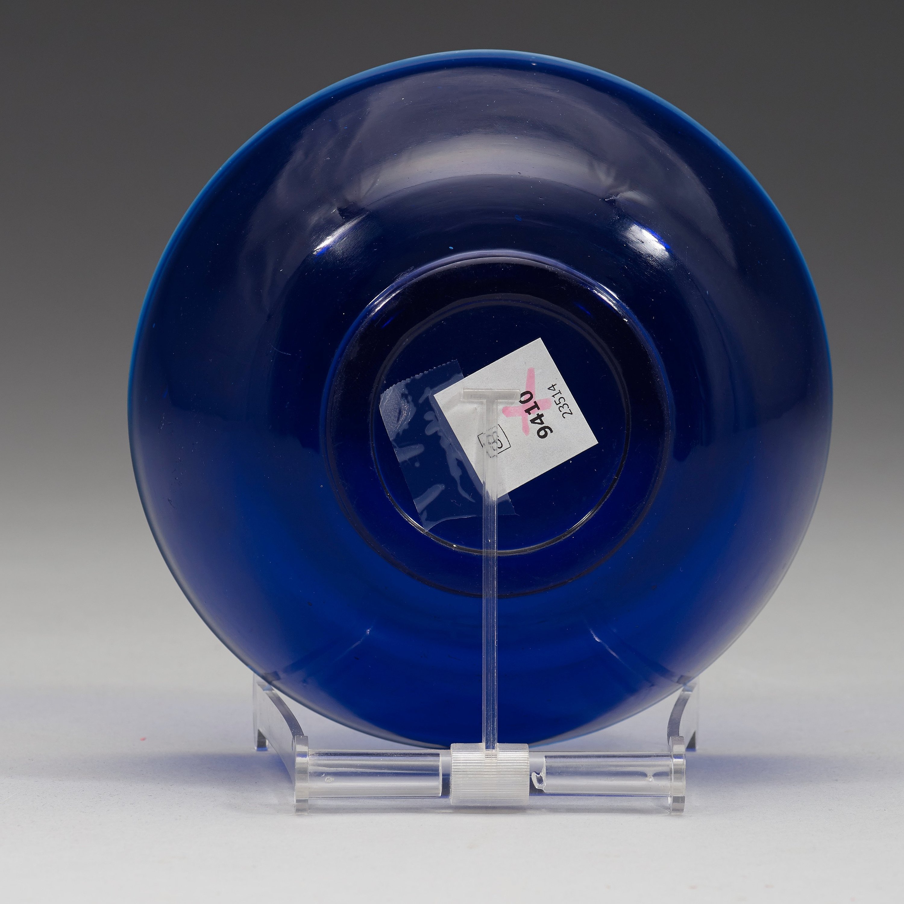 A blue glass Peking glass bowl, Qing dynasty (16441912). Bukowskis