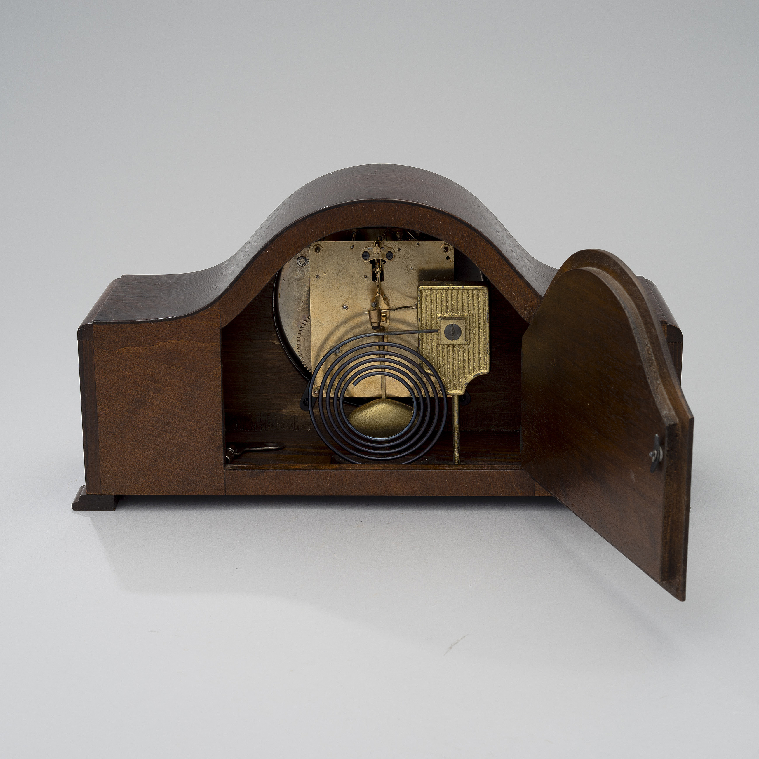 A GERMAN MANTEL CLOCK MAUTHE. Bukowskis