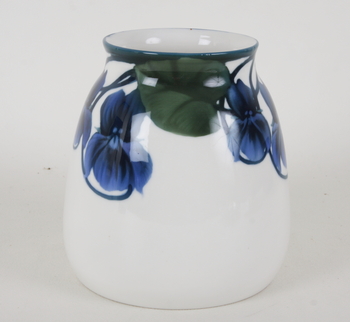 85801. VAS, porslin, Nils Emil Lundström, Rörstrand.