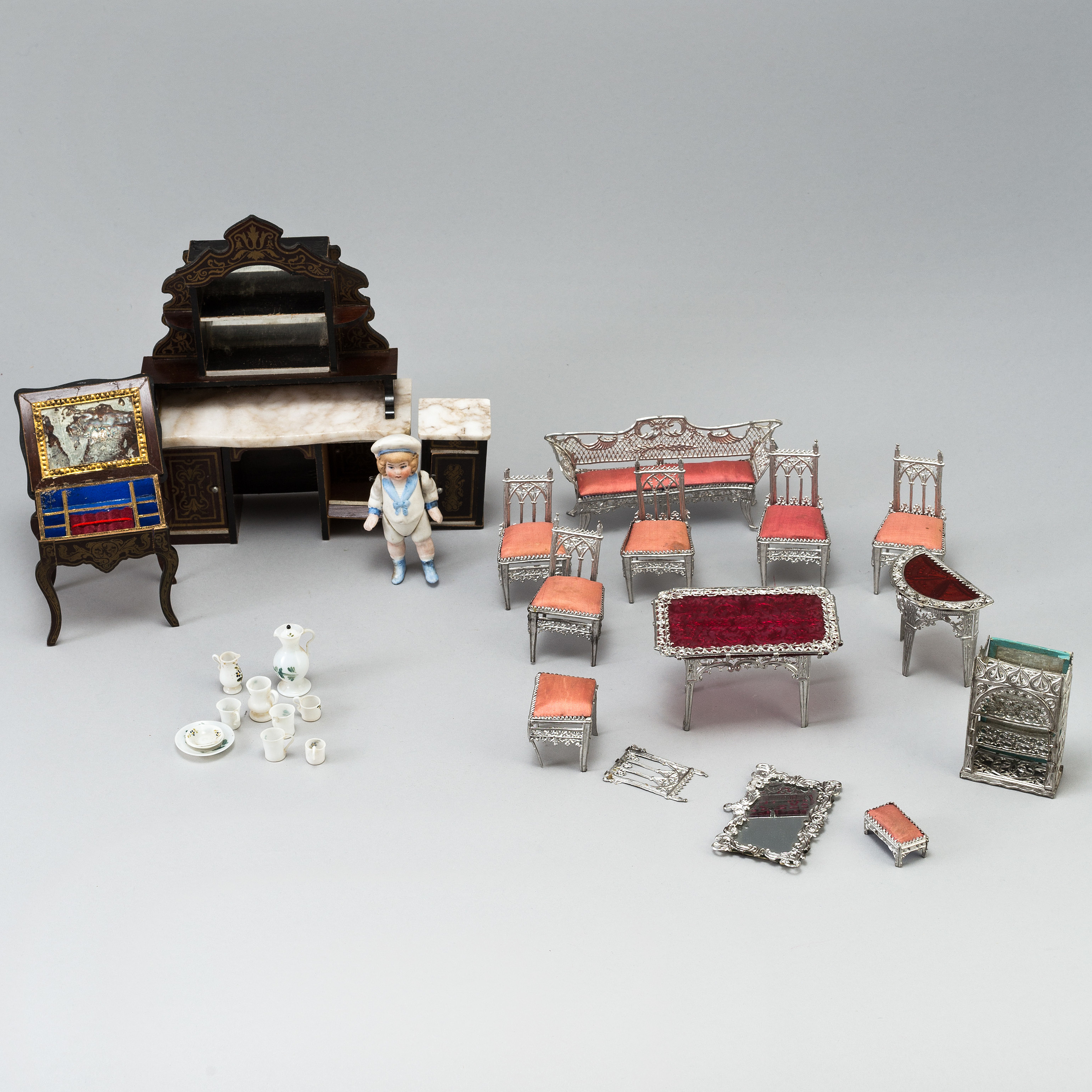DOLL HOUSE FURNITURE, first half of the 20th century. Bukowskis