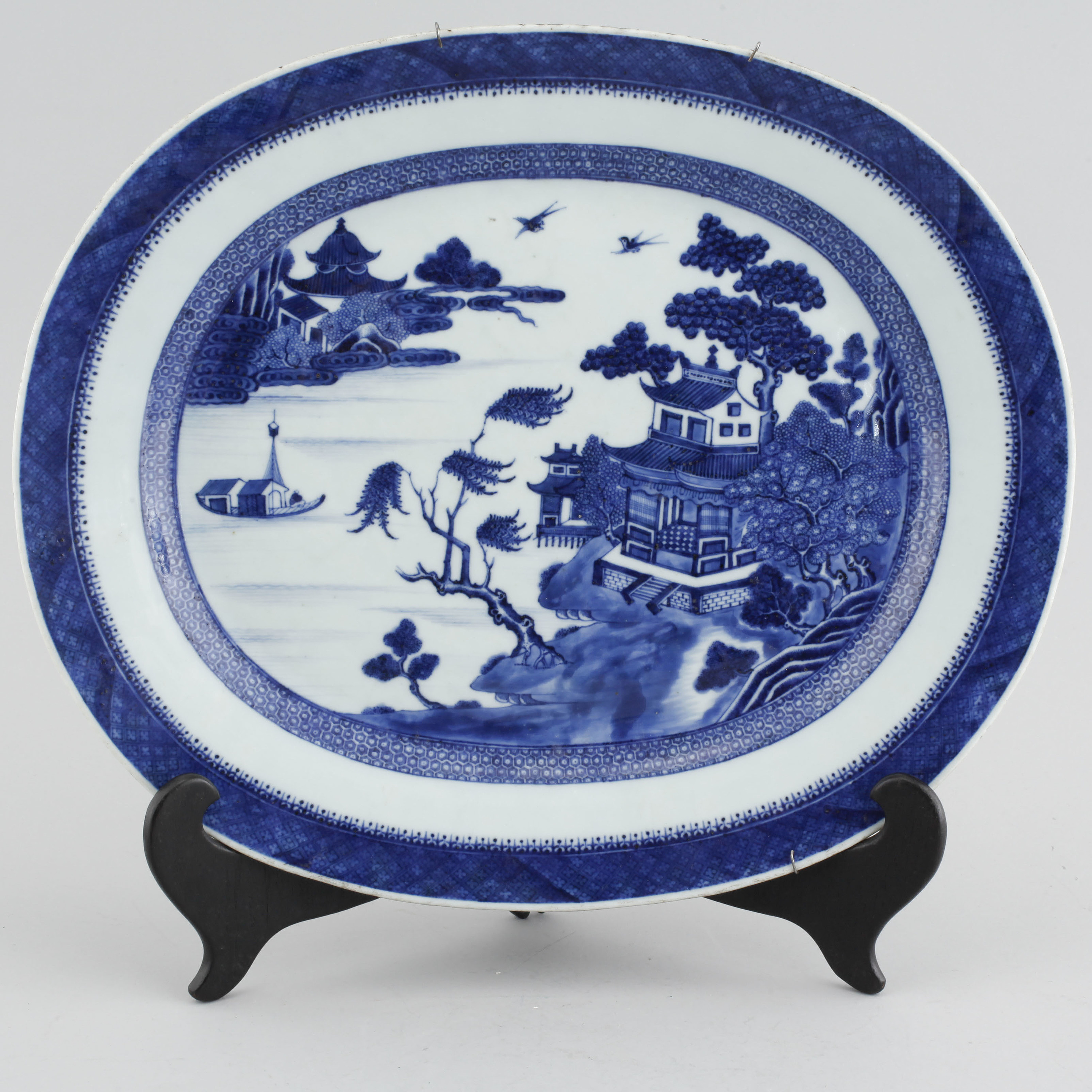 Three porcelain chinese serving dishes from the 18th and 19th century