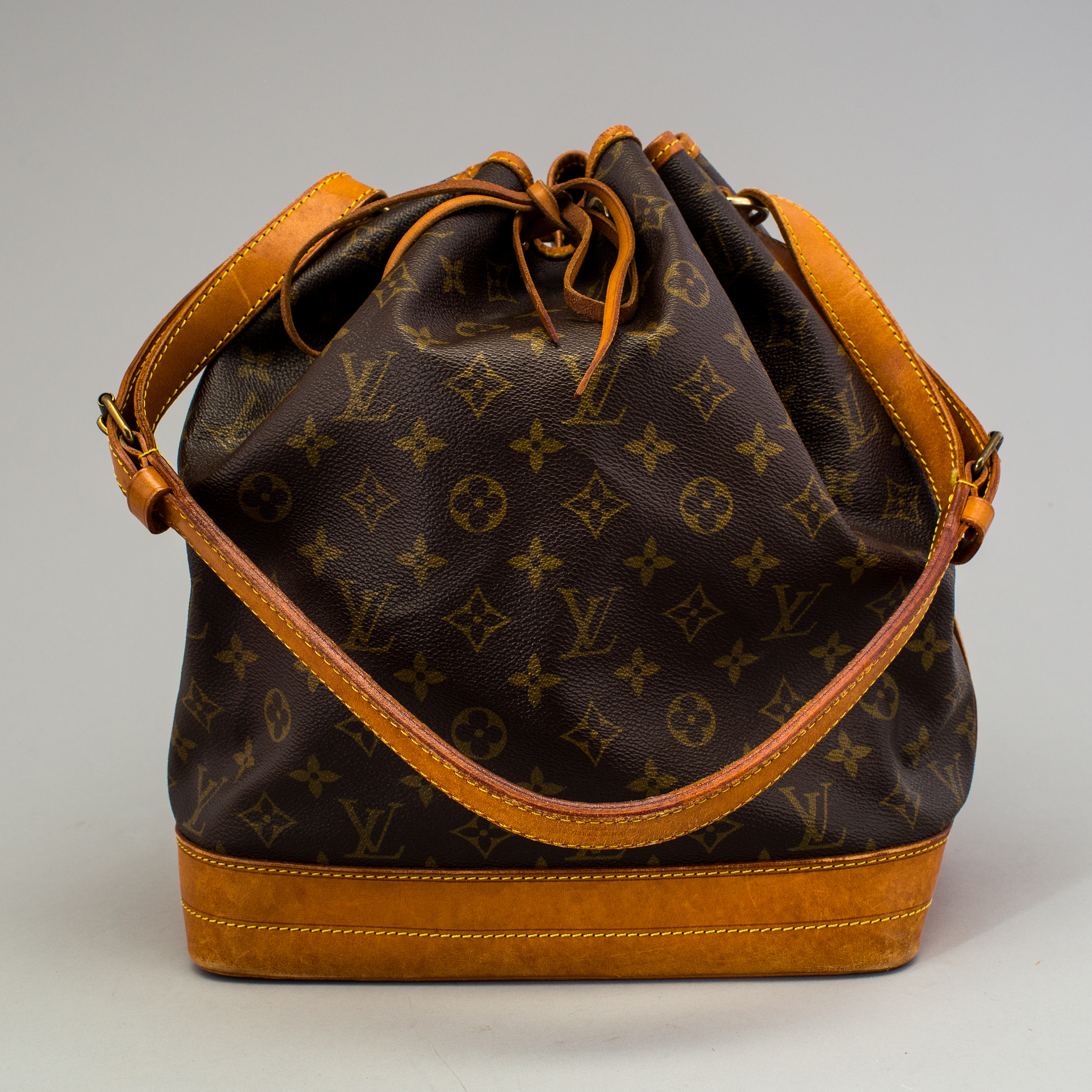 louis vuitton noe monogram canvas