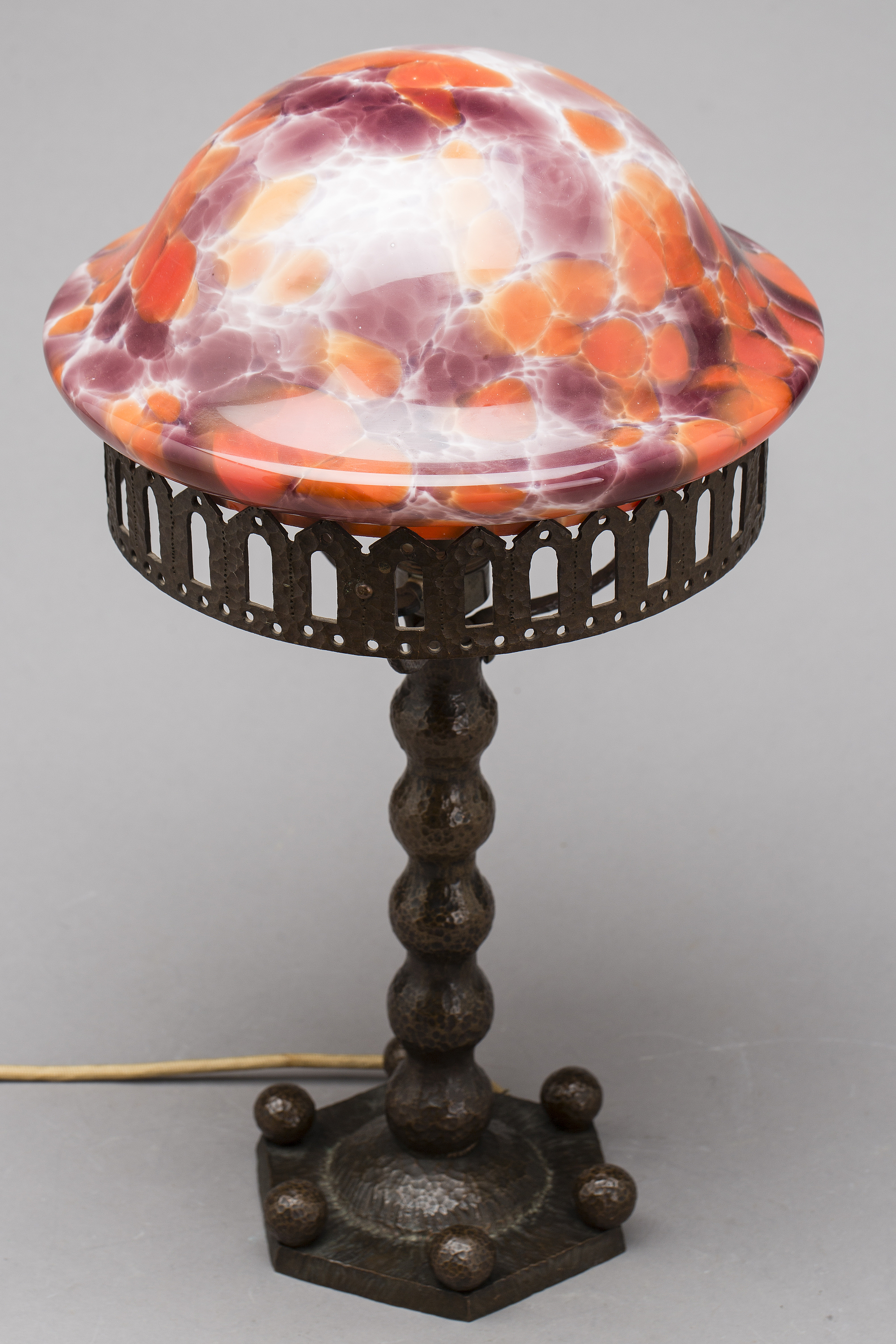 A JUGEND TABLE LAMP. Bukowskis