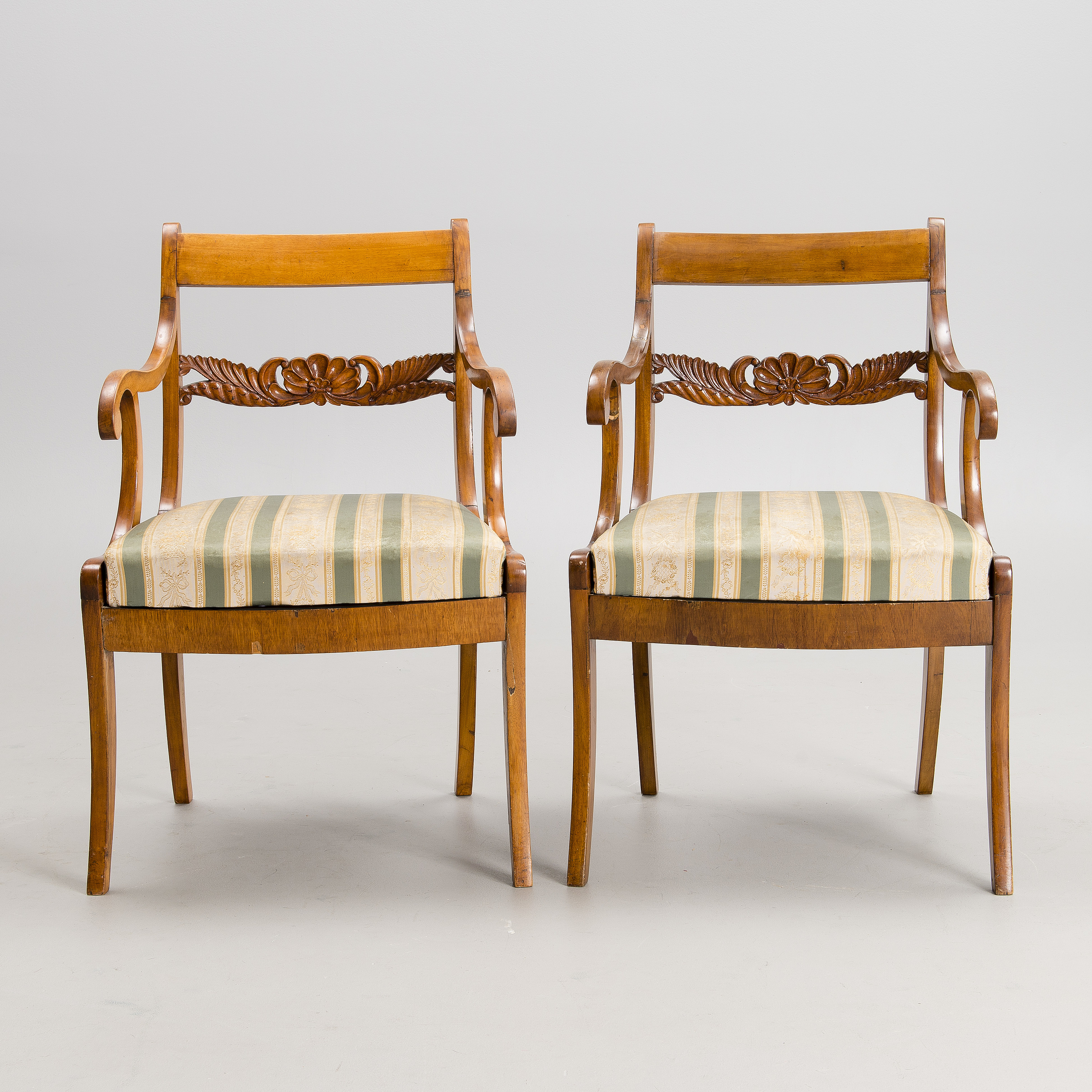 karmstolar-ett-par-biedermeier-1800-talets-mitt-bukowskis