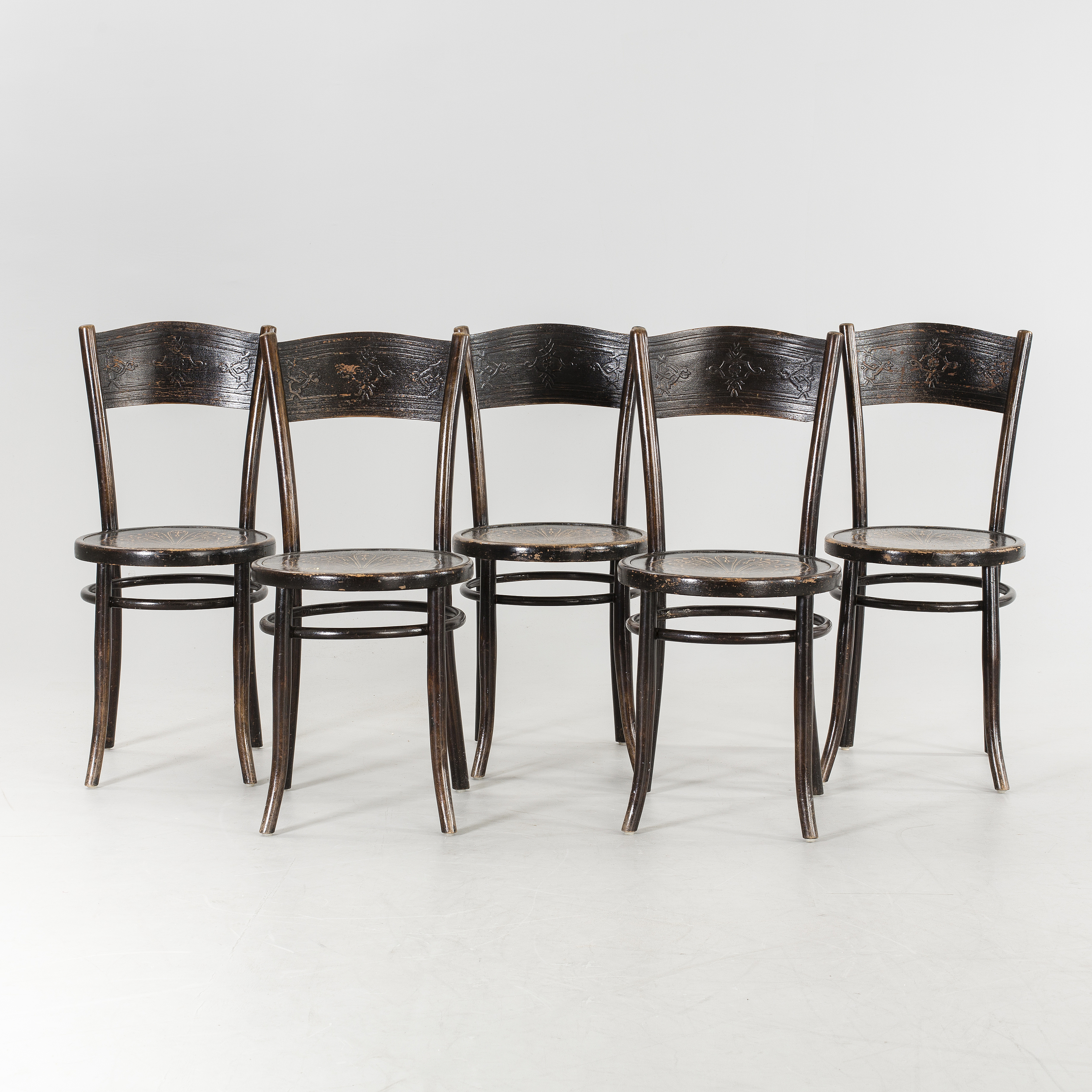 Five Mundus chairs of the first half of the 20th century. Bukowskis