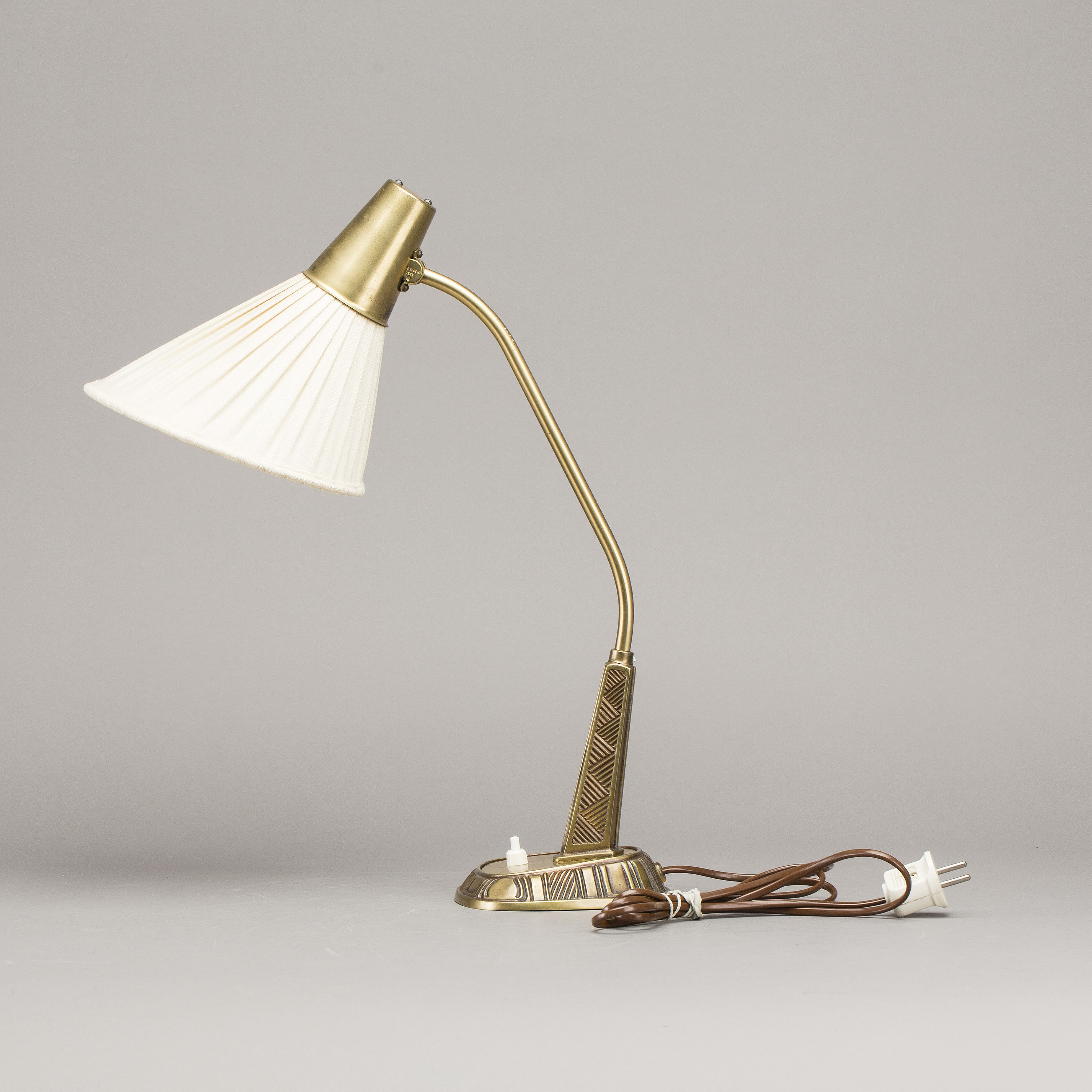 BORDSLAMPA ASEA 1900 TALETS MITT Bukowskis BORDSLAMPA ASEA 1900 TALETS MITT Bukowskis