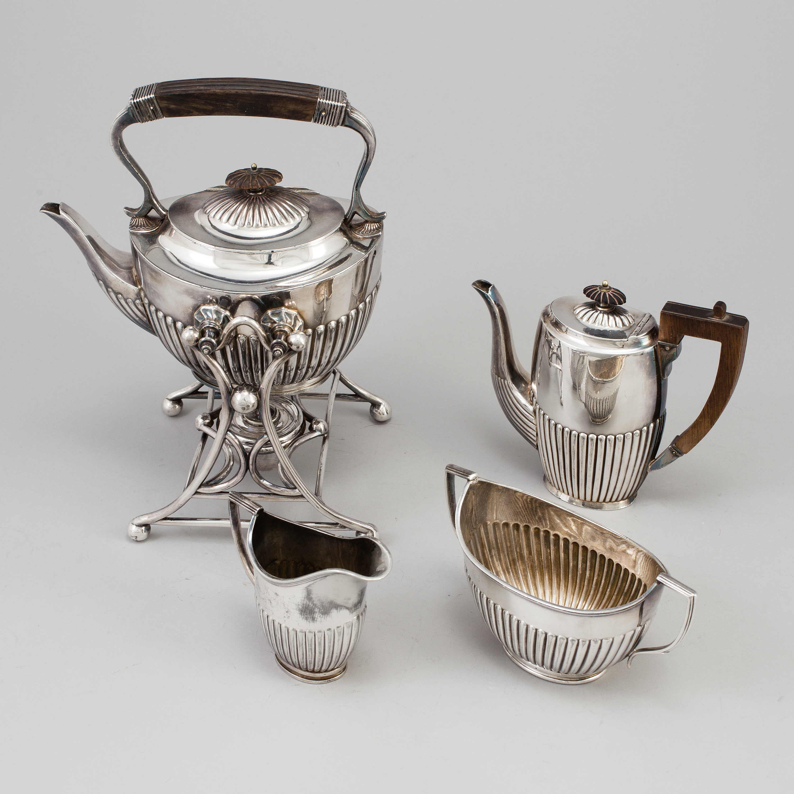 A Sheffield silver plate 5 piece tea and coffee set comprising coffee