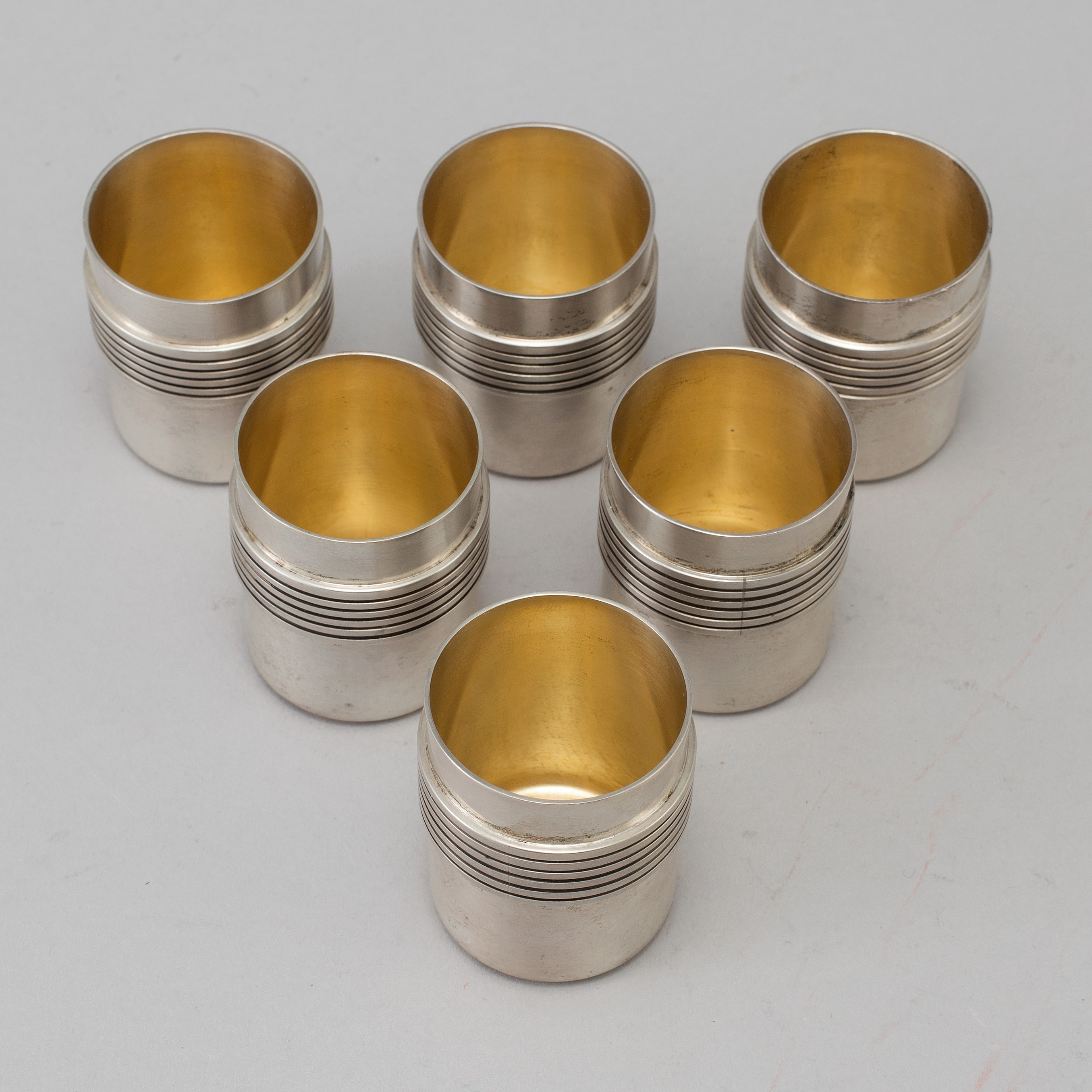 A SET OF 6 STERLING SILVER CUPS BY STOCKHOLM 1962. Weight 433 g