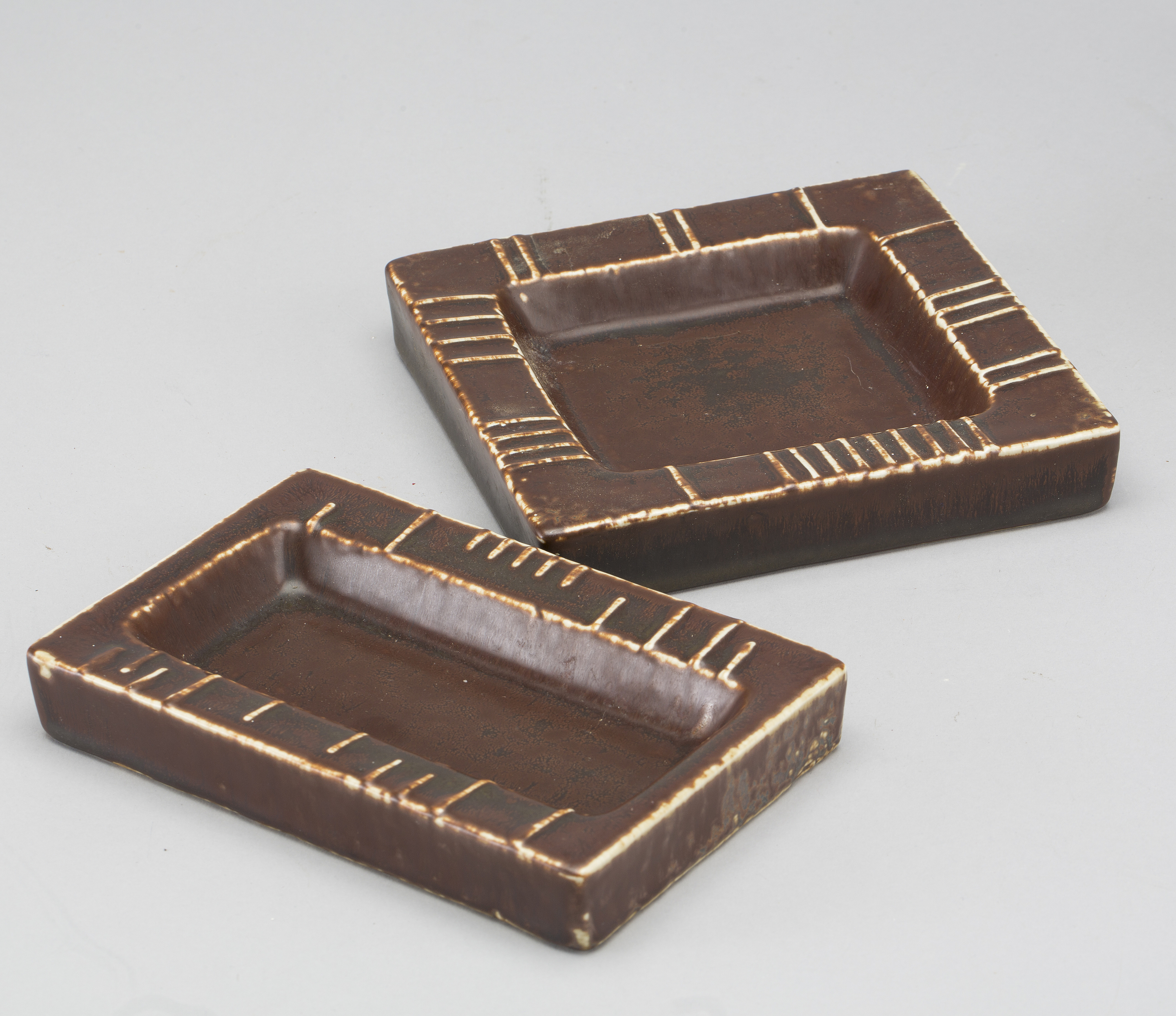 CARL-HARRY STÅLHANE, stoneware, figurin and two ashtrays 日本直営店 RÖRSTRAND CARL tray Ash STÅLHANE HARRY 食器