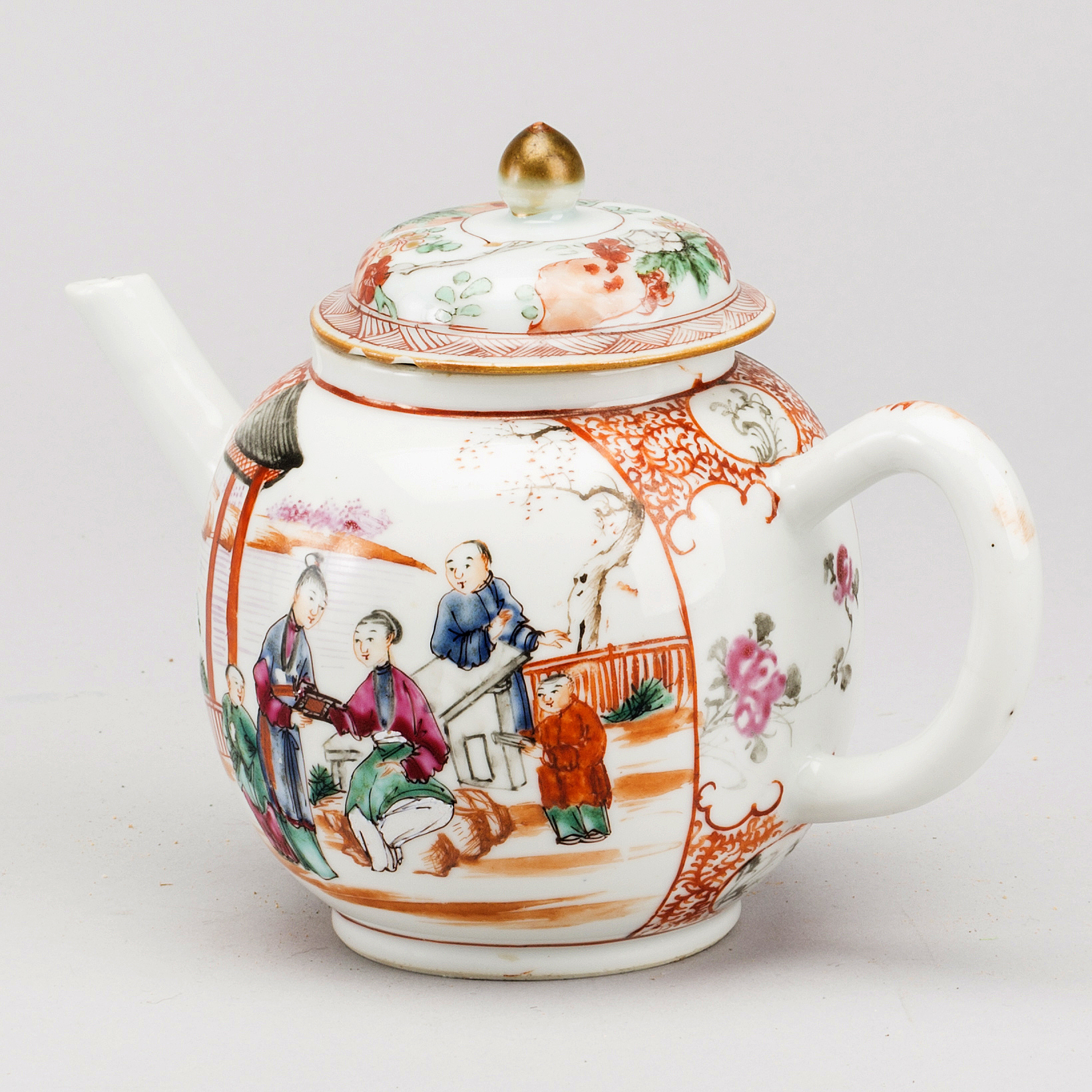 A CHINESE PORCELAIN TEA POT WITH LID 18TH CENTURY. Bukowskis
