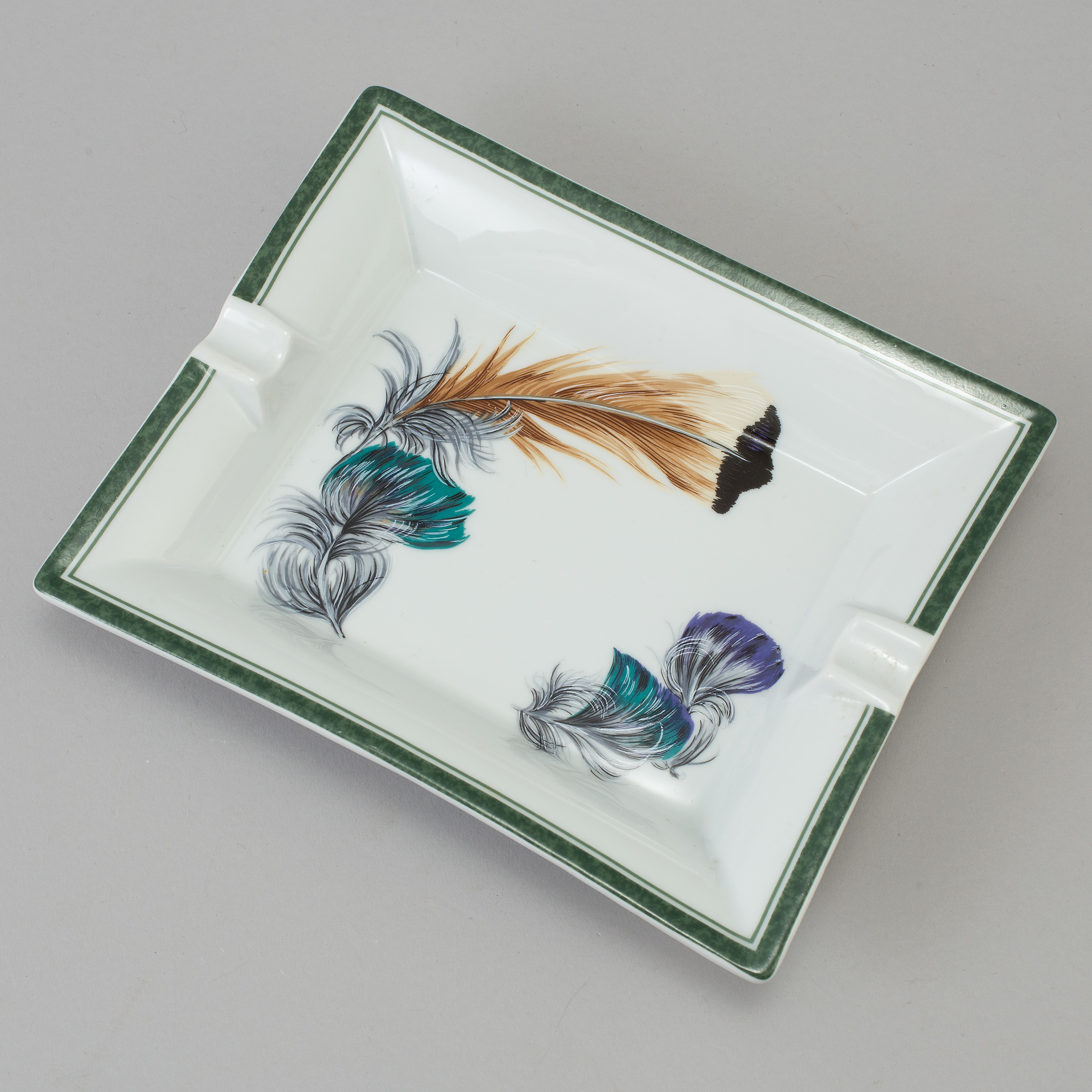 A Limoges porcelain ashtray, France. Bukowskis