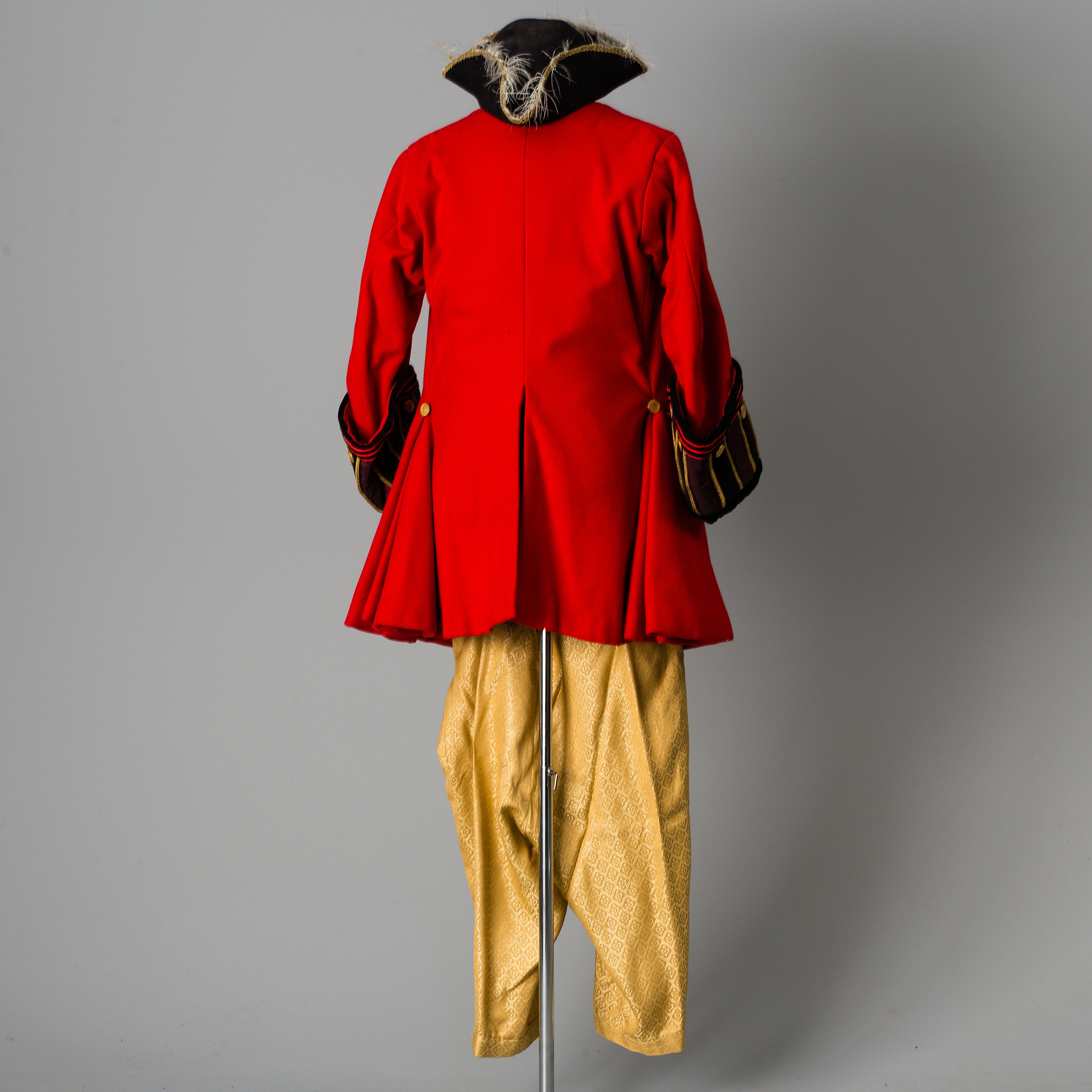 A 4 part theater costume from the late 20th century. Bukowskis