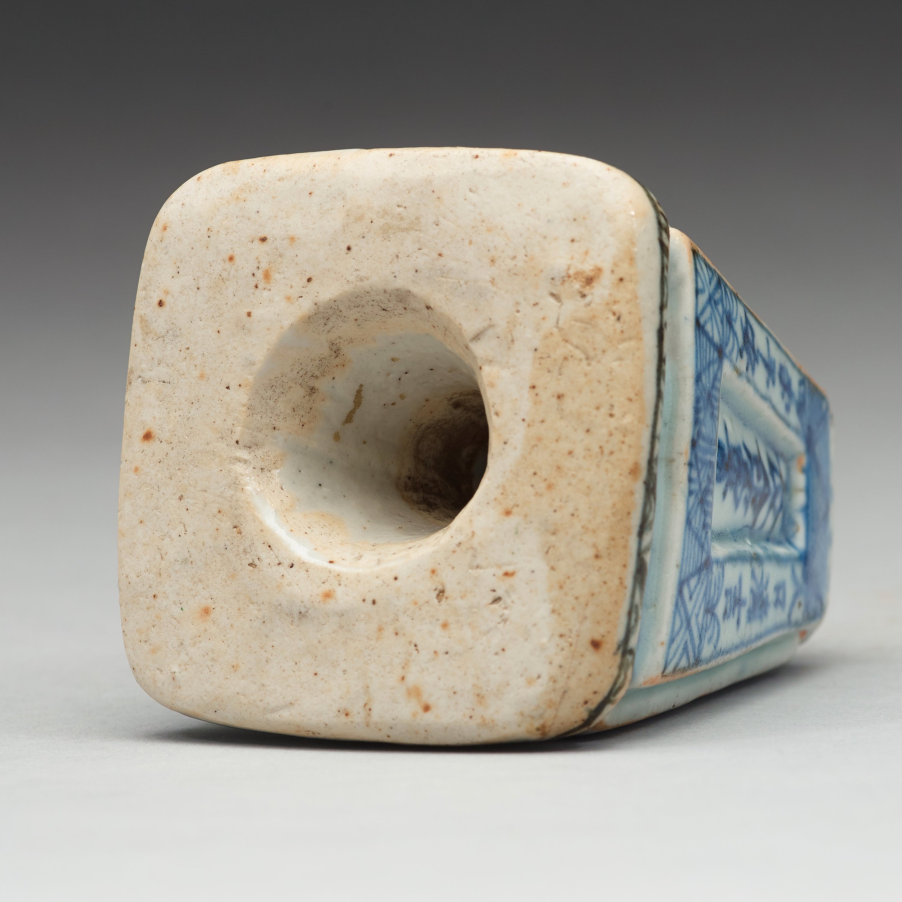 A blue and white joss stick holder, Qingdynasty, 19th Century. Bukowskis