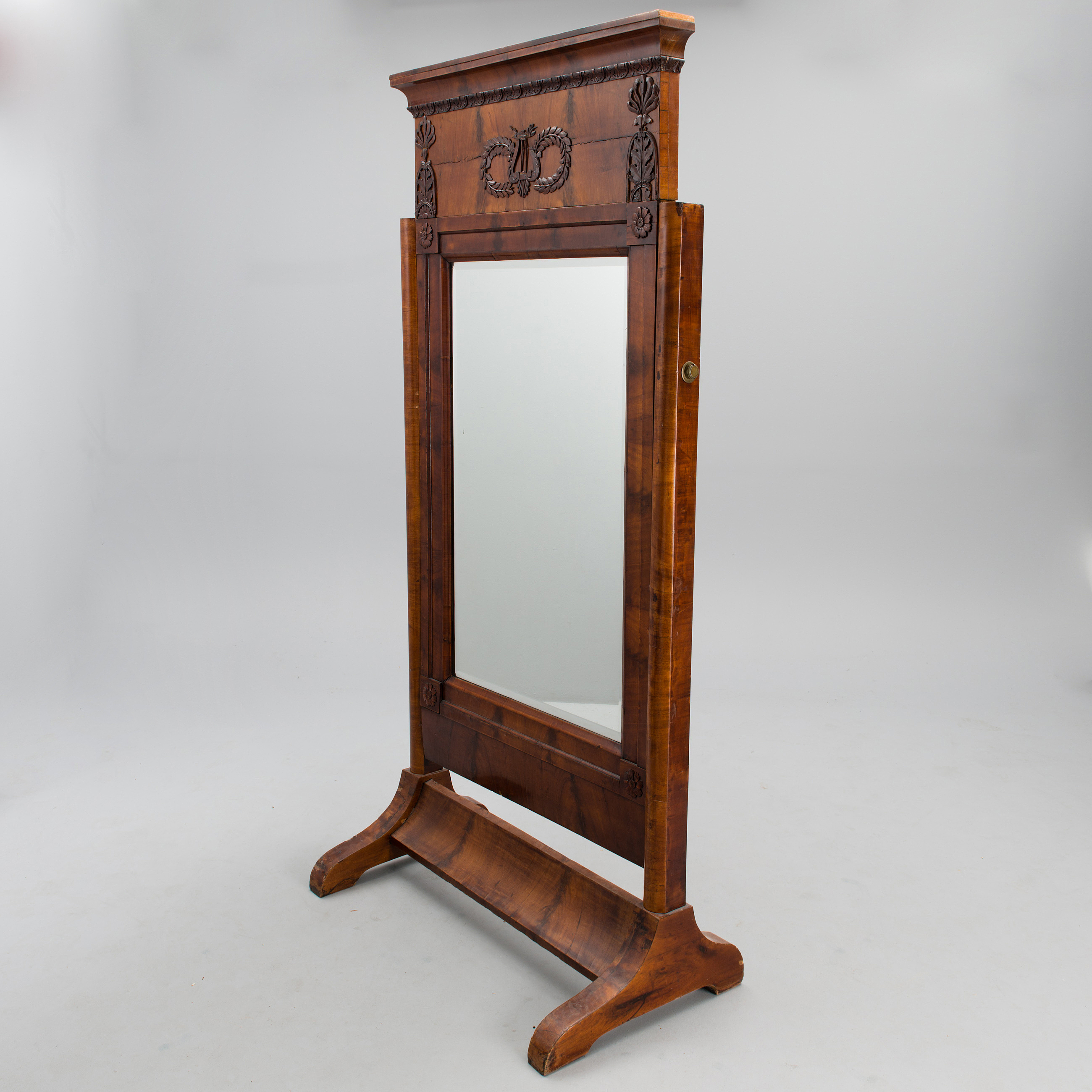 A mid-19th century Russian mirror. - Bukowskis