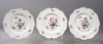 90203. TALLRIKAR, 3 st, porslin, Meissen, 17001800-tal.