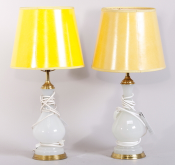 9023. BORDSARMATURER, ett par. Glas. Firma Svenskt Tenn. Mod nr 2583-1.