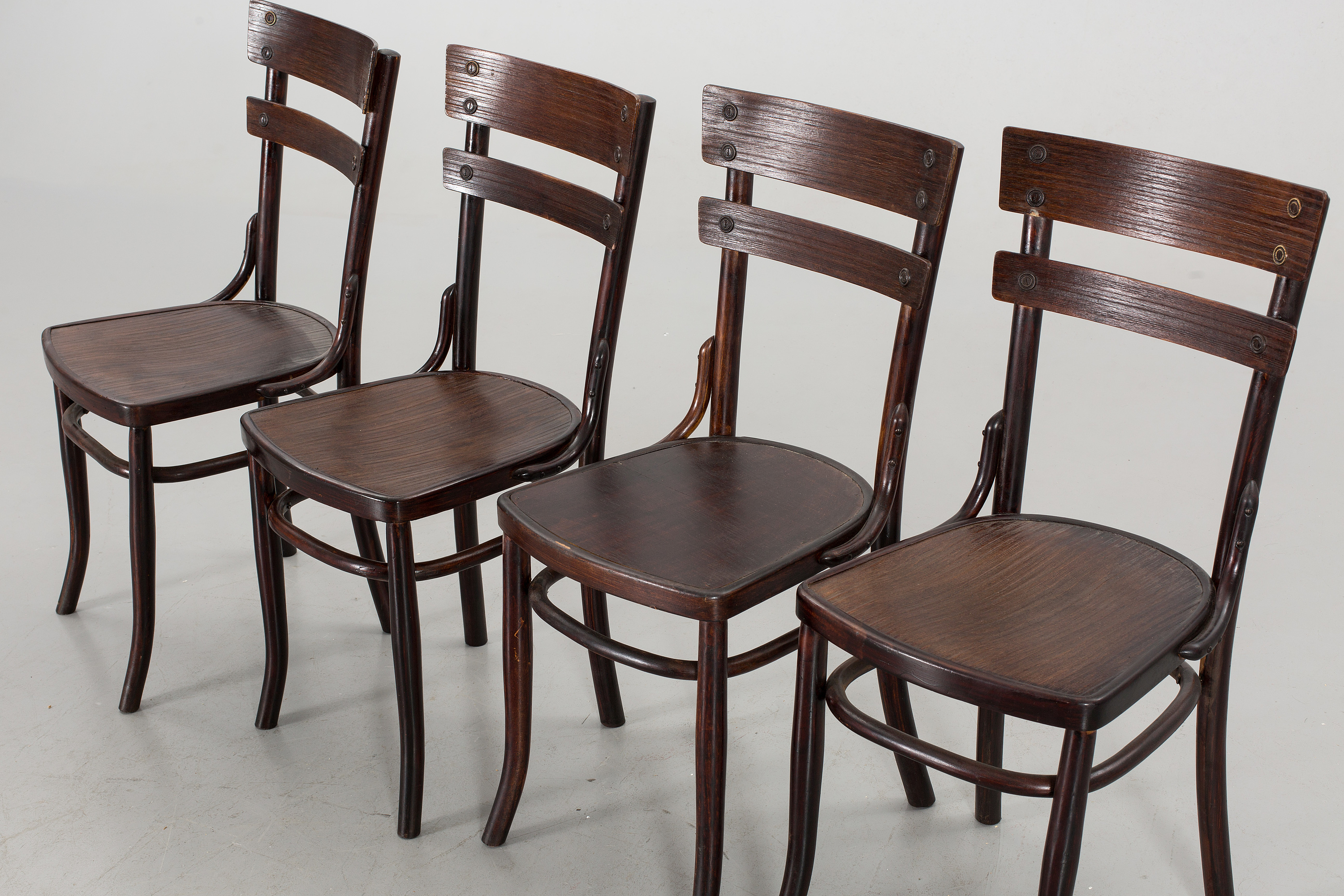 FOUR MUNDUS CHAIRS. Bukowskis