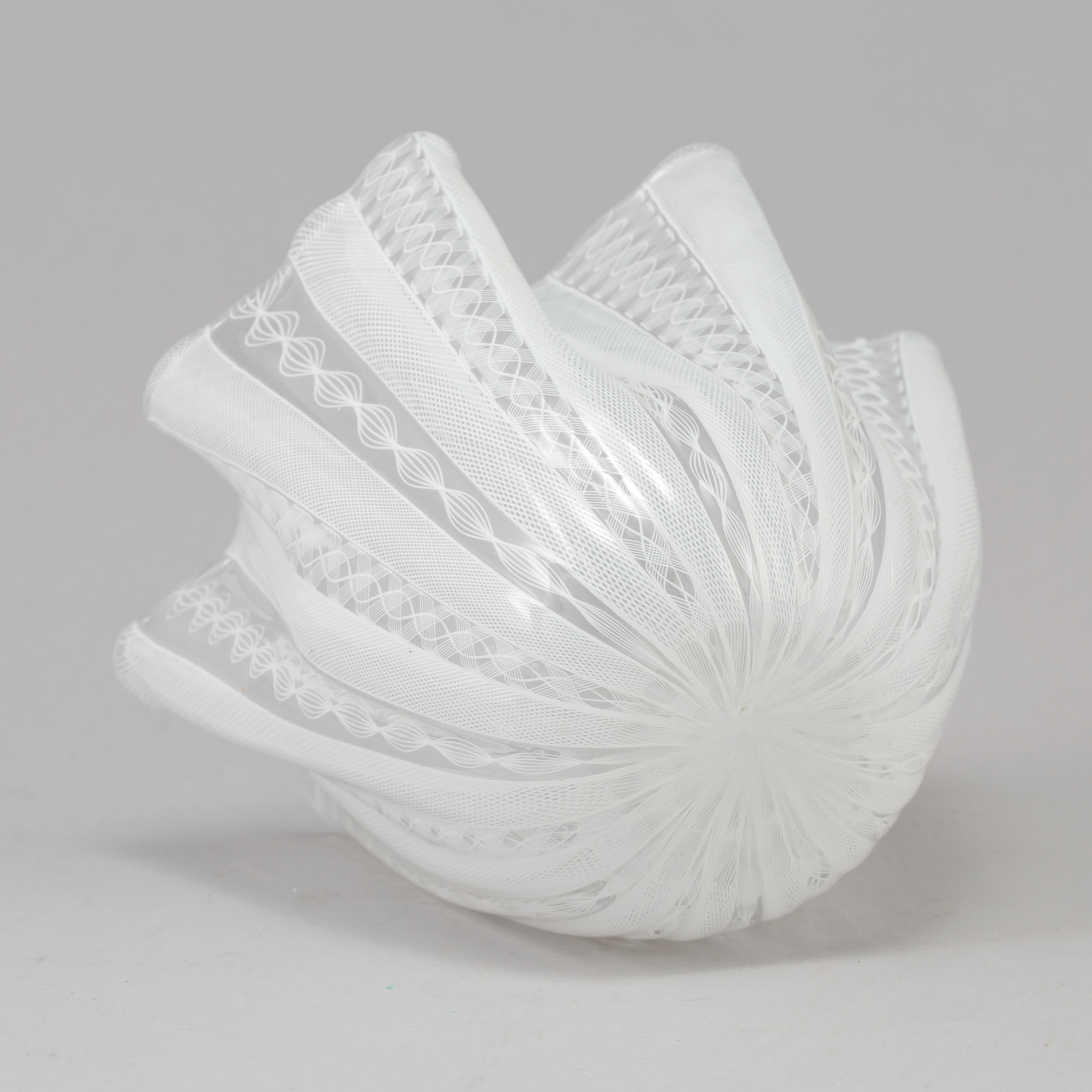 A HANDKERCHIEF BOWL, glass, Venini, Murano, Italy. Bukowskis