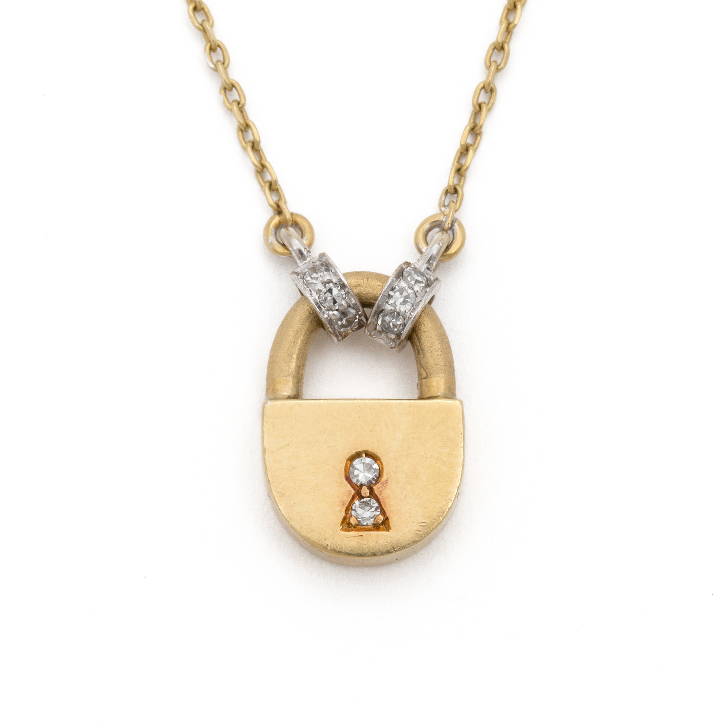 An 18K gold pendant and chain set with eightcut diamonds. Bukowskis