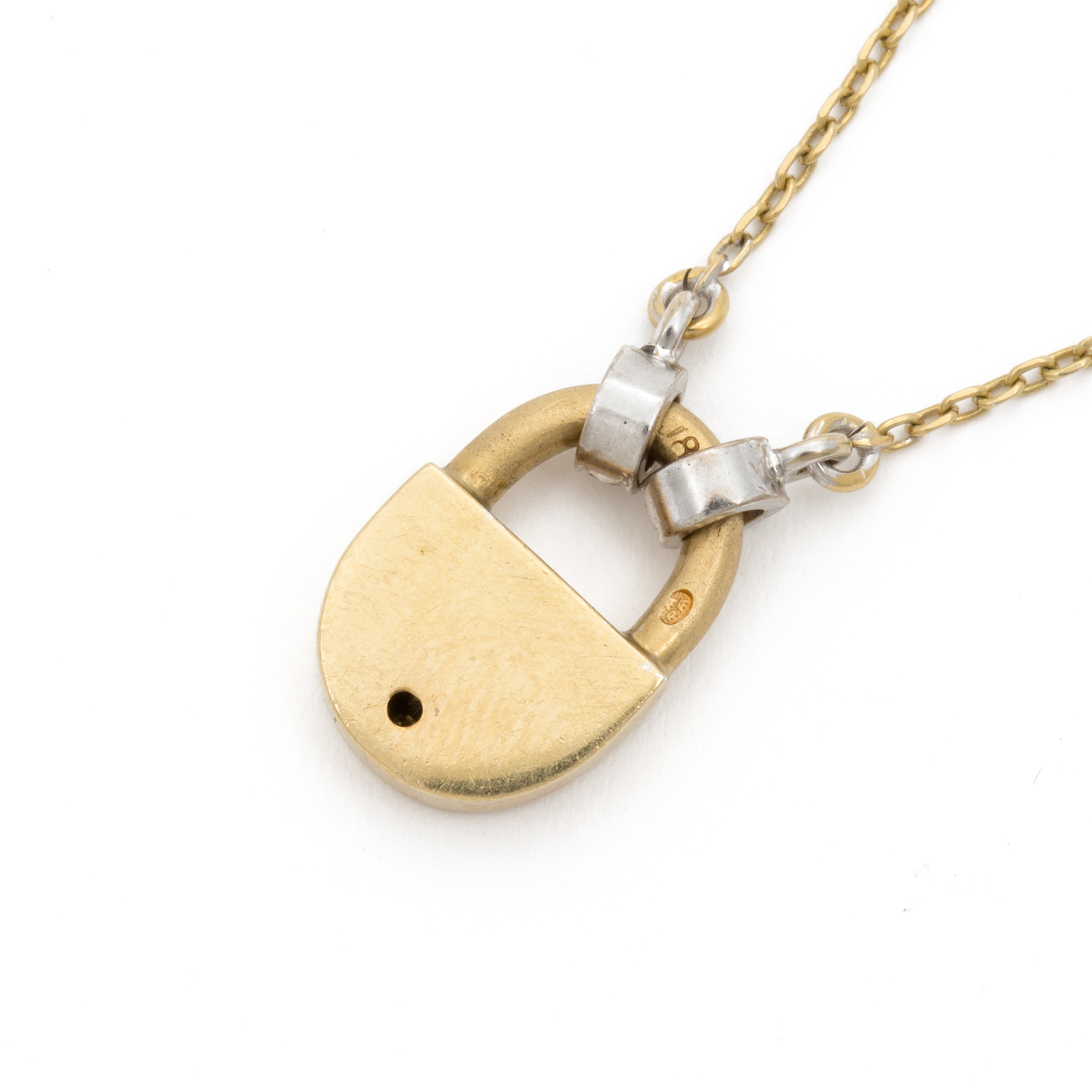 An 18K gold pendant and chain set with eightcut diamonds. Bukowskis