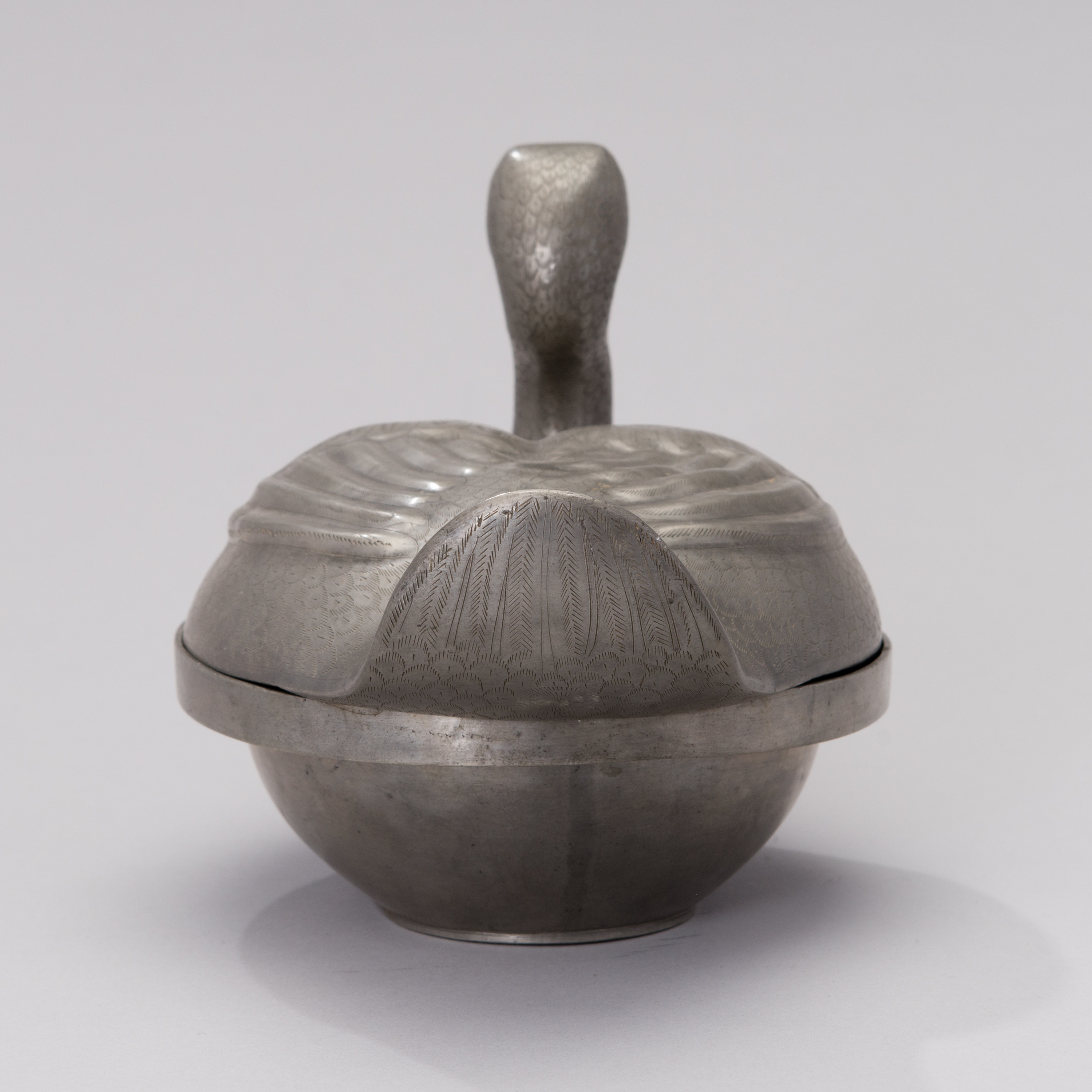 A Chinese pewter tureen, Loong Kee, early 20th century. Bukowskis