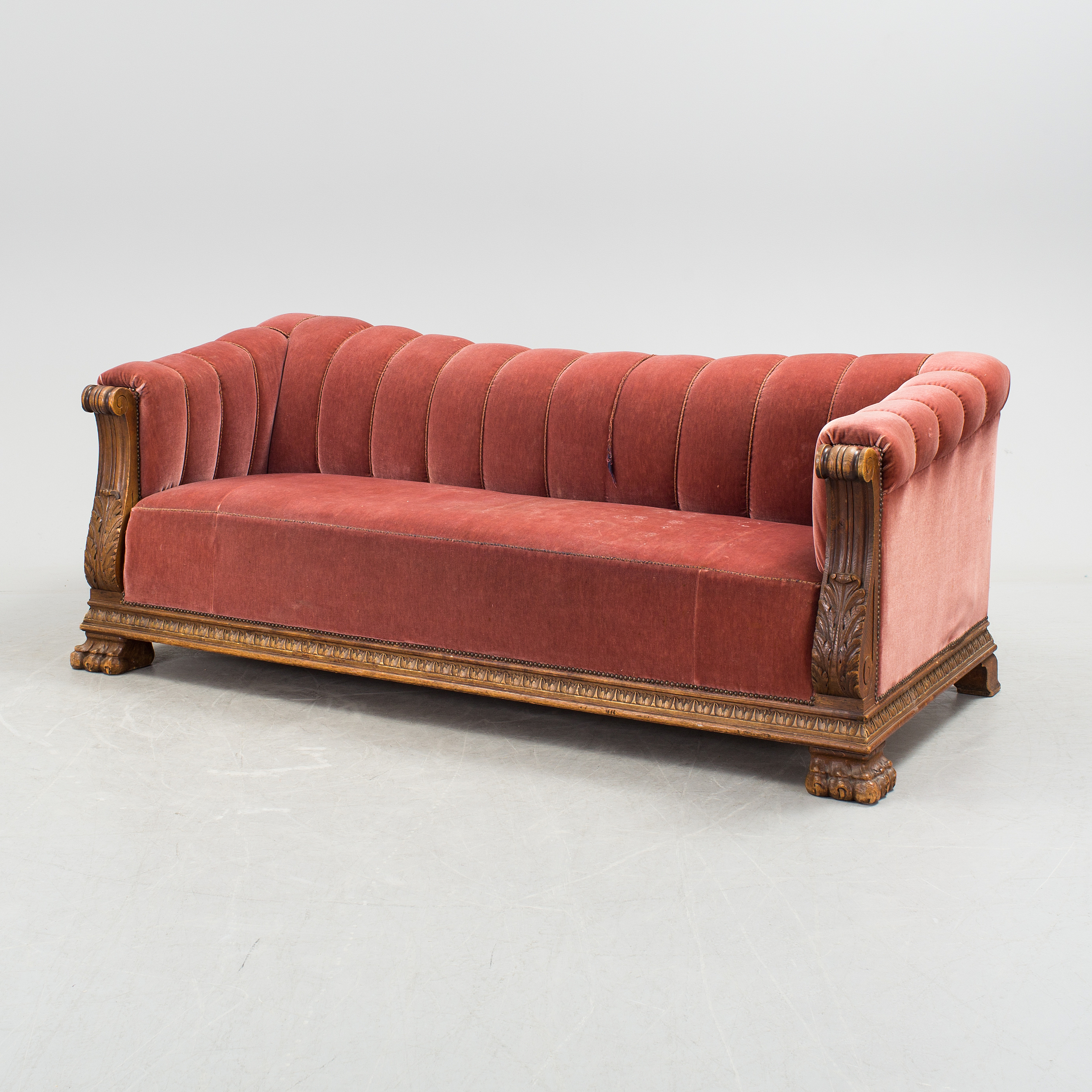 A 1920'S SOFA AND CHAIR. Bukowskis