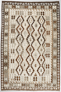 A kelim rug, 290 x 200 cm.