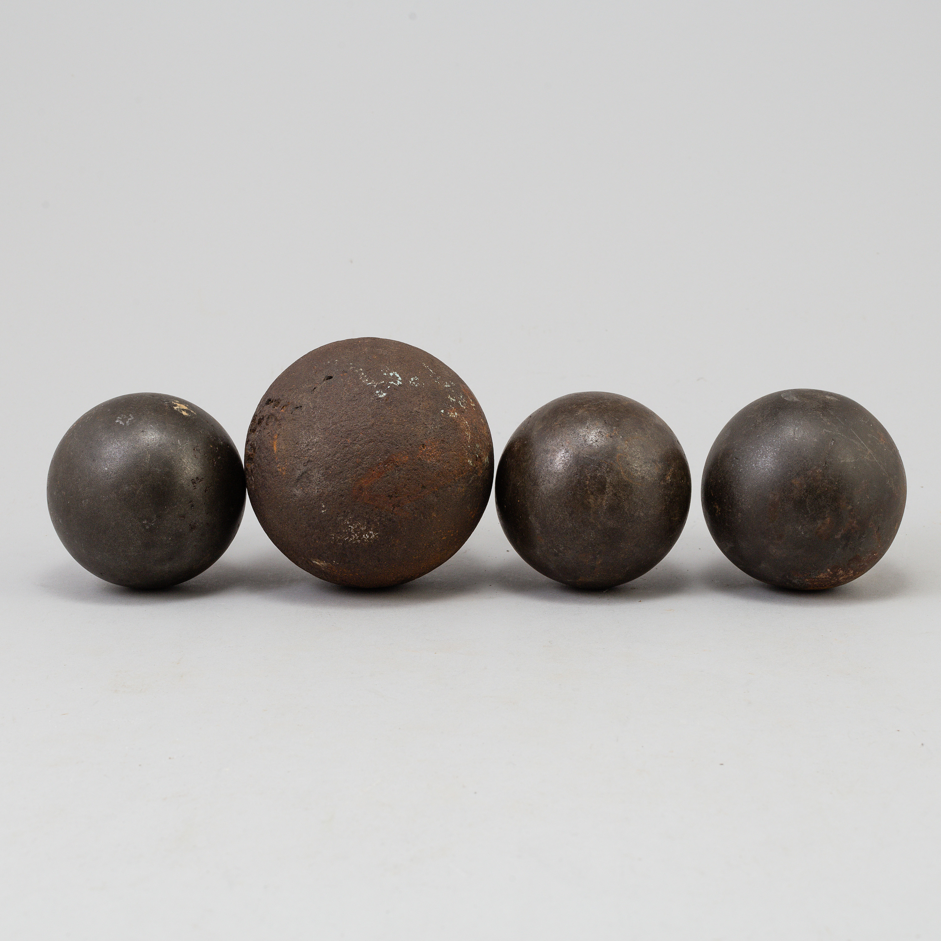 FOUR IRON BALLS, 18th/19th century. Bukowskis