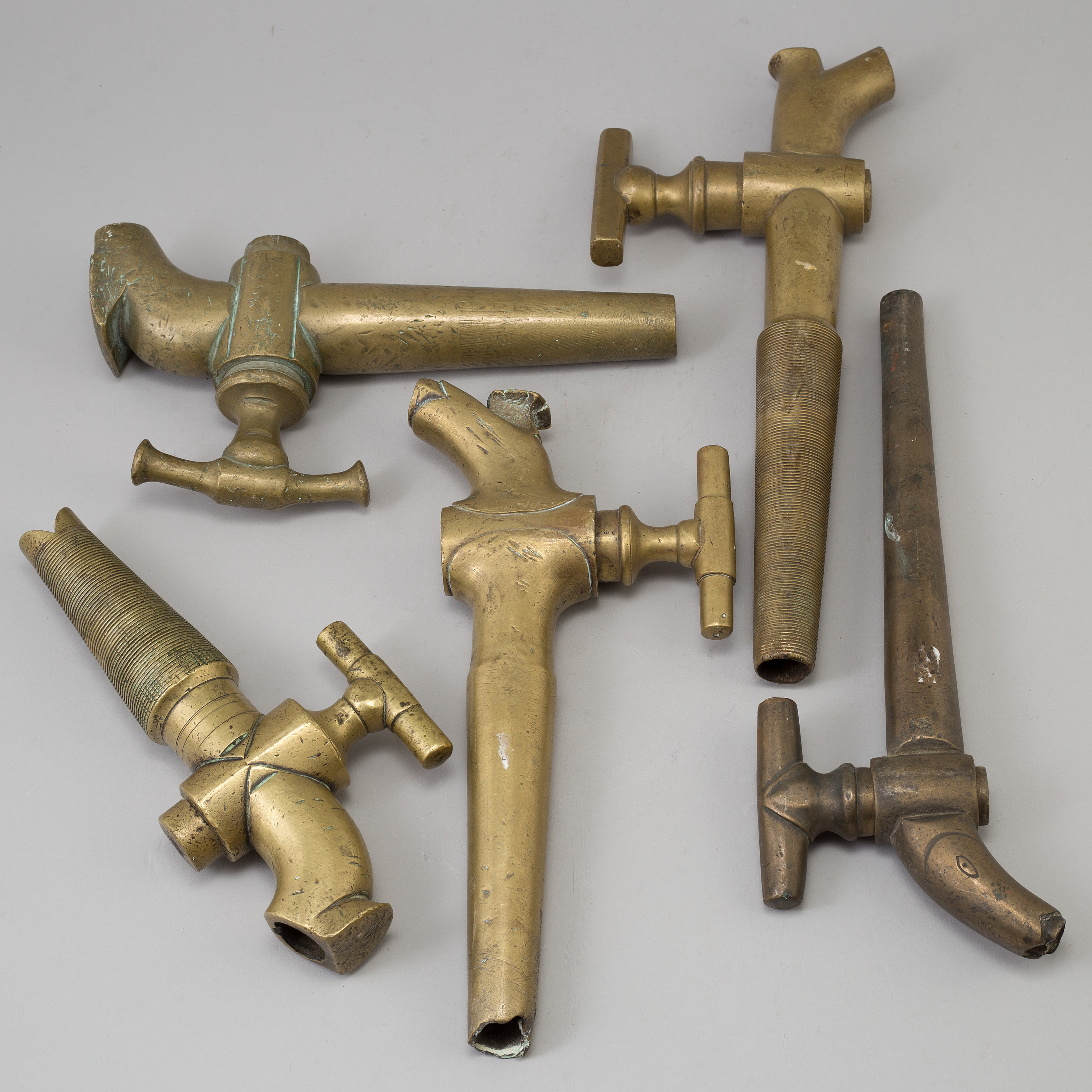 FIVE 19TH CENTURY BRONZE TAPS. Bukowskis