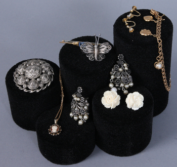 92281. PARTI BIJOUTERIER, 9 delar, bl a guld, 18 K.