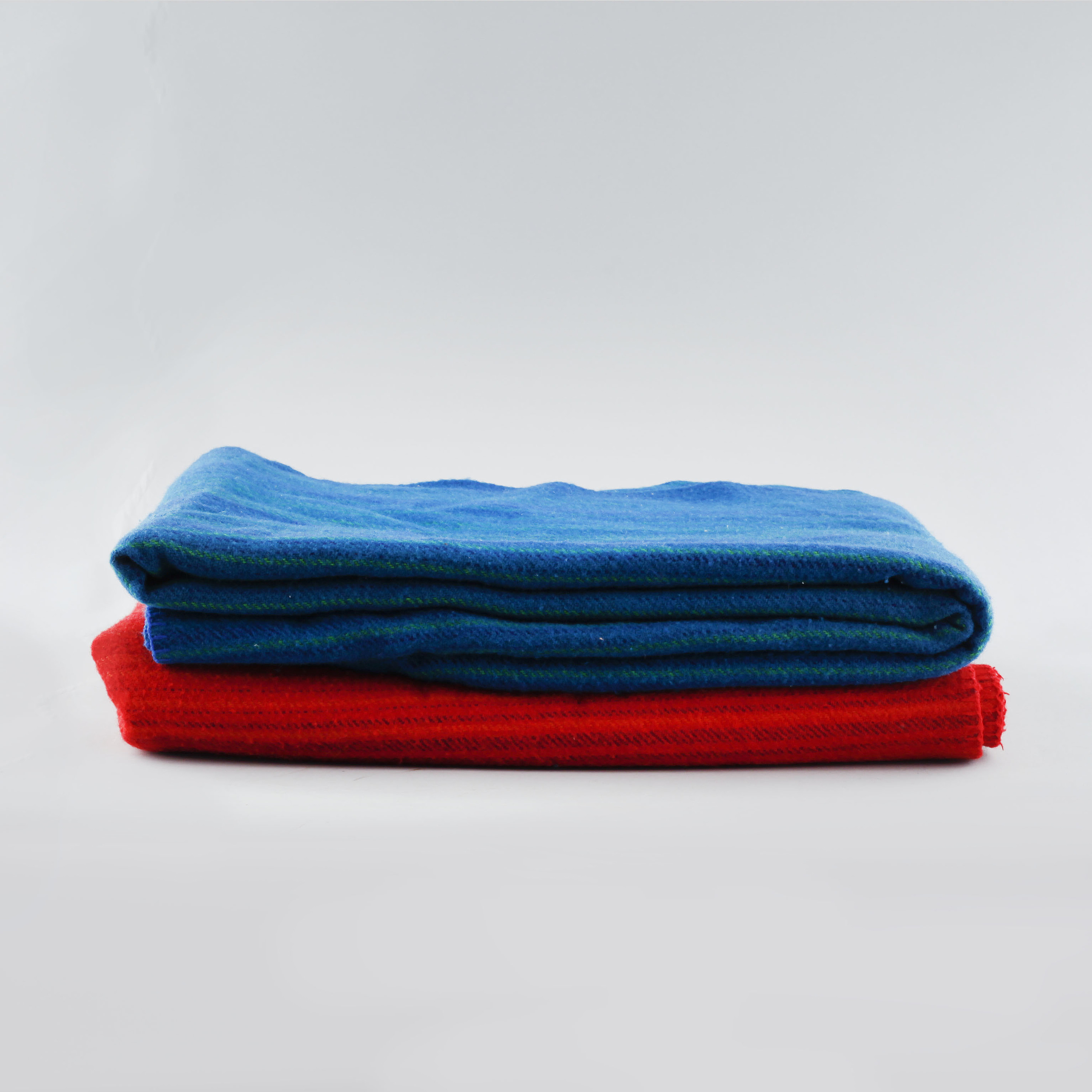 TWO VIOLA GRÅSTEN BLANKETS. Bukowskis