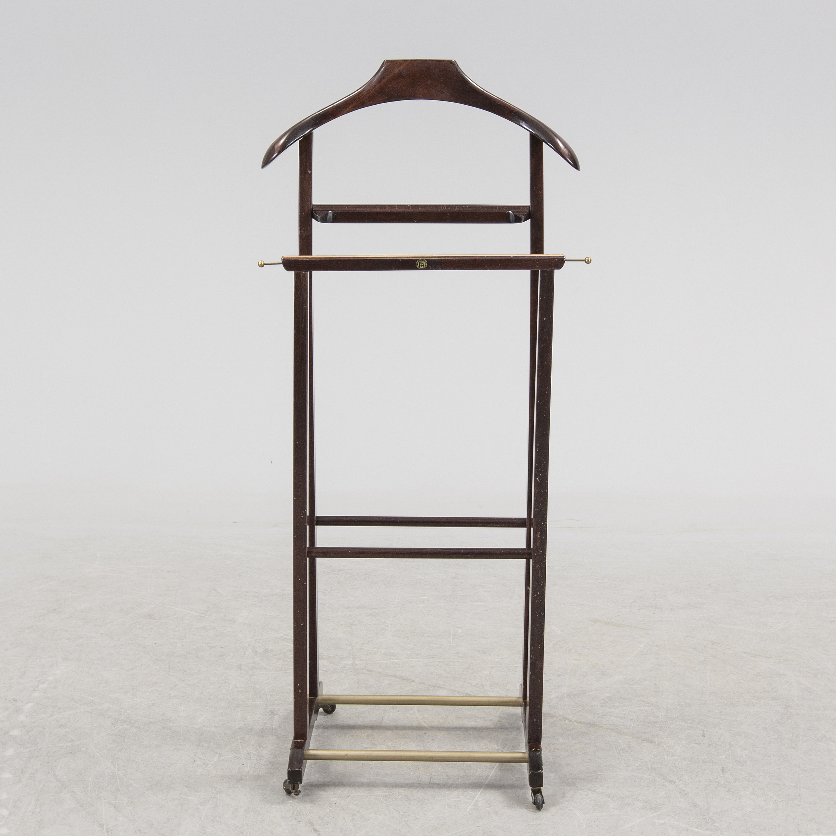 An wood clothes valet from the mid 20th century. Bukowskis