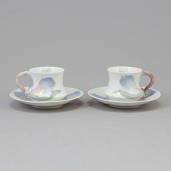 A pair of Alf Wallander "Iris" porcelain coffee cups from Rörstrand, early 20th century.