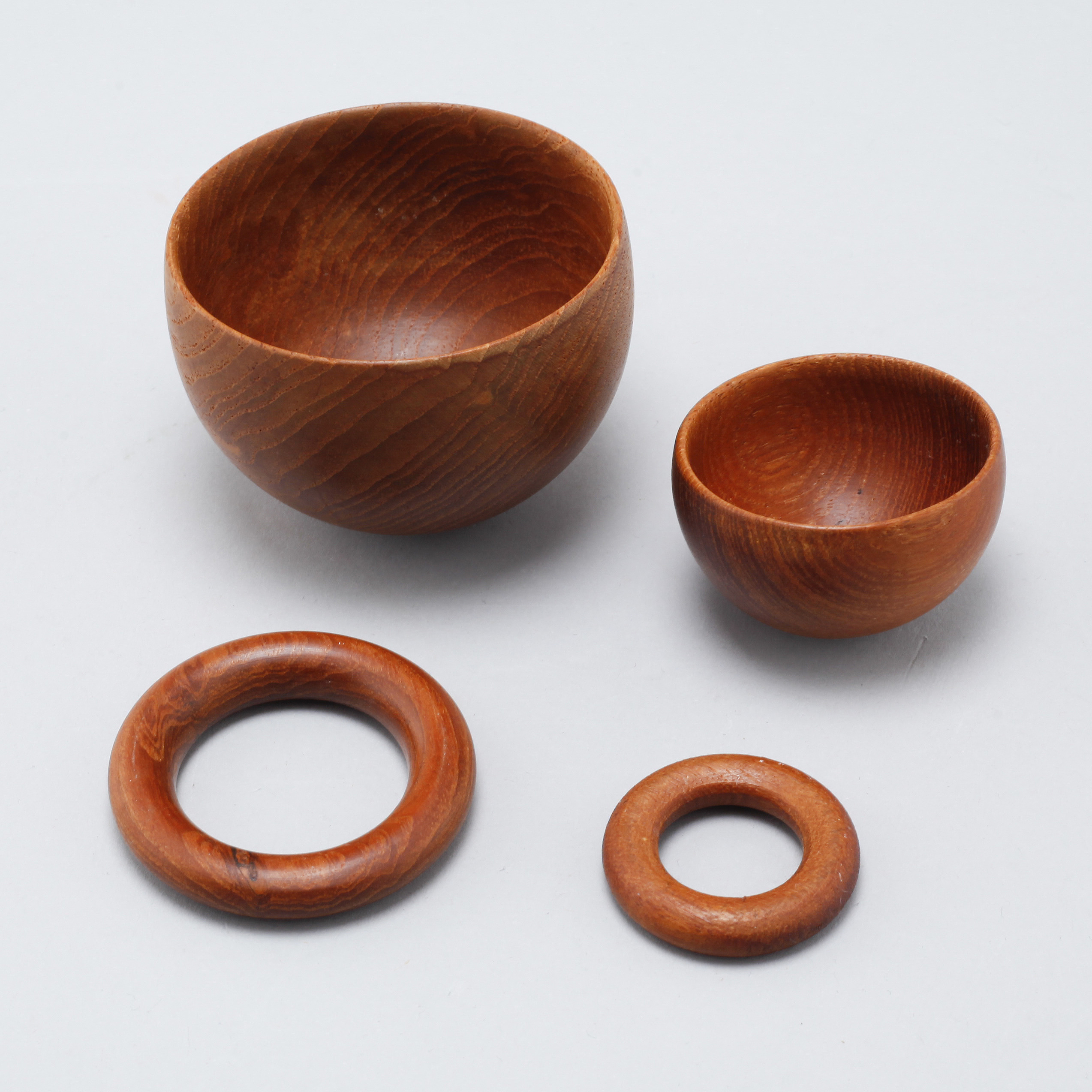 Two miniature bowls by Johnny Mathsson. Bukowskis