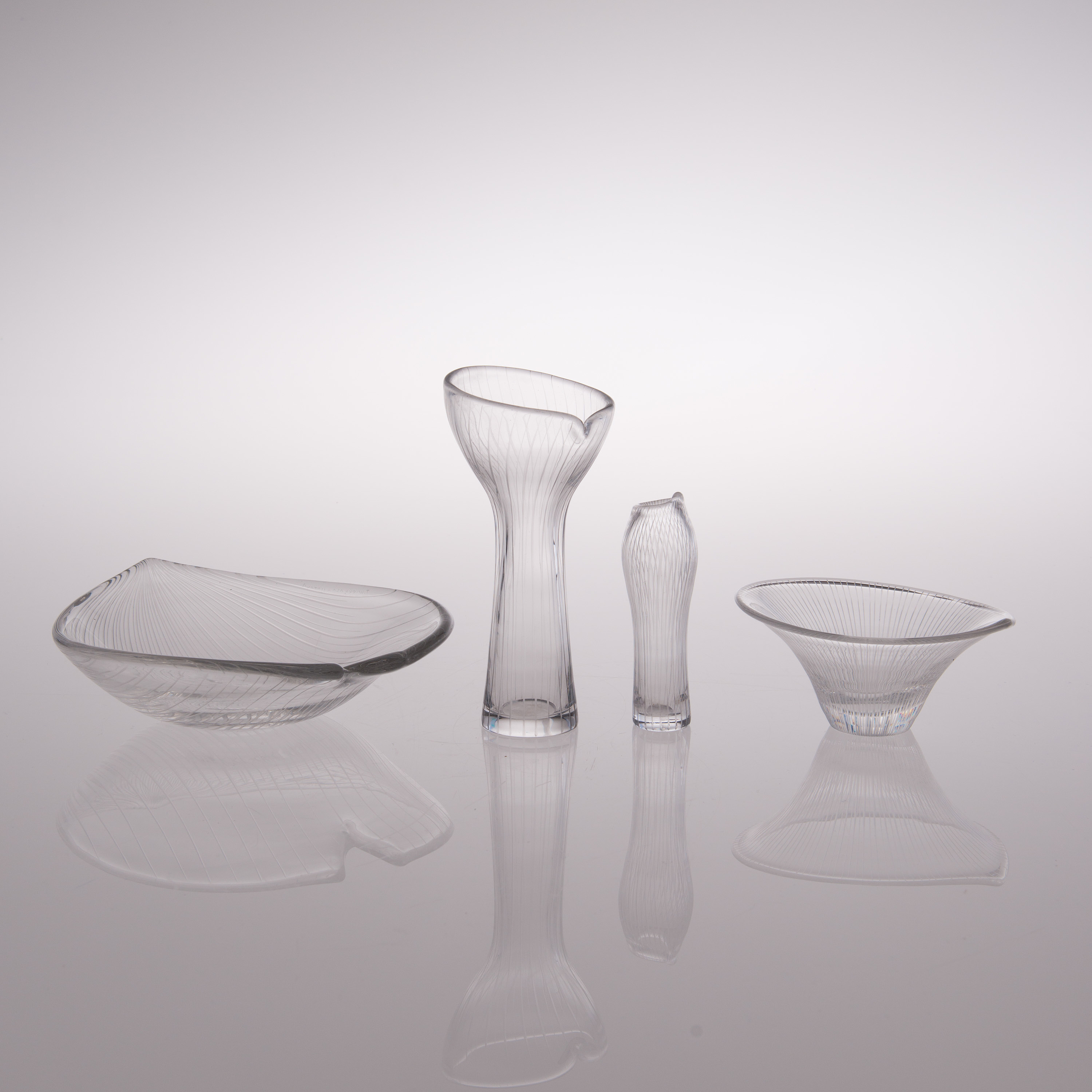A SET OF FOUR MID CENTURY ART GLASS. Bukowskis