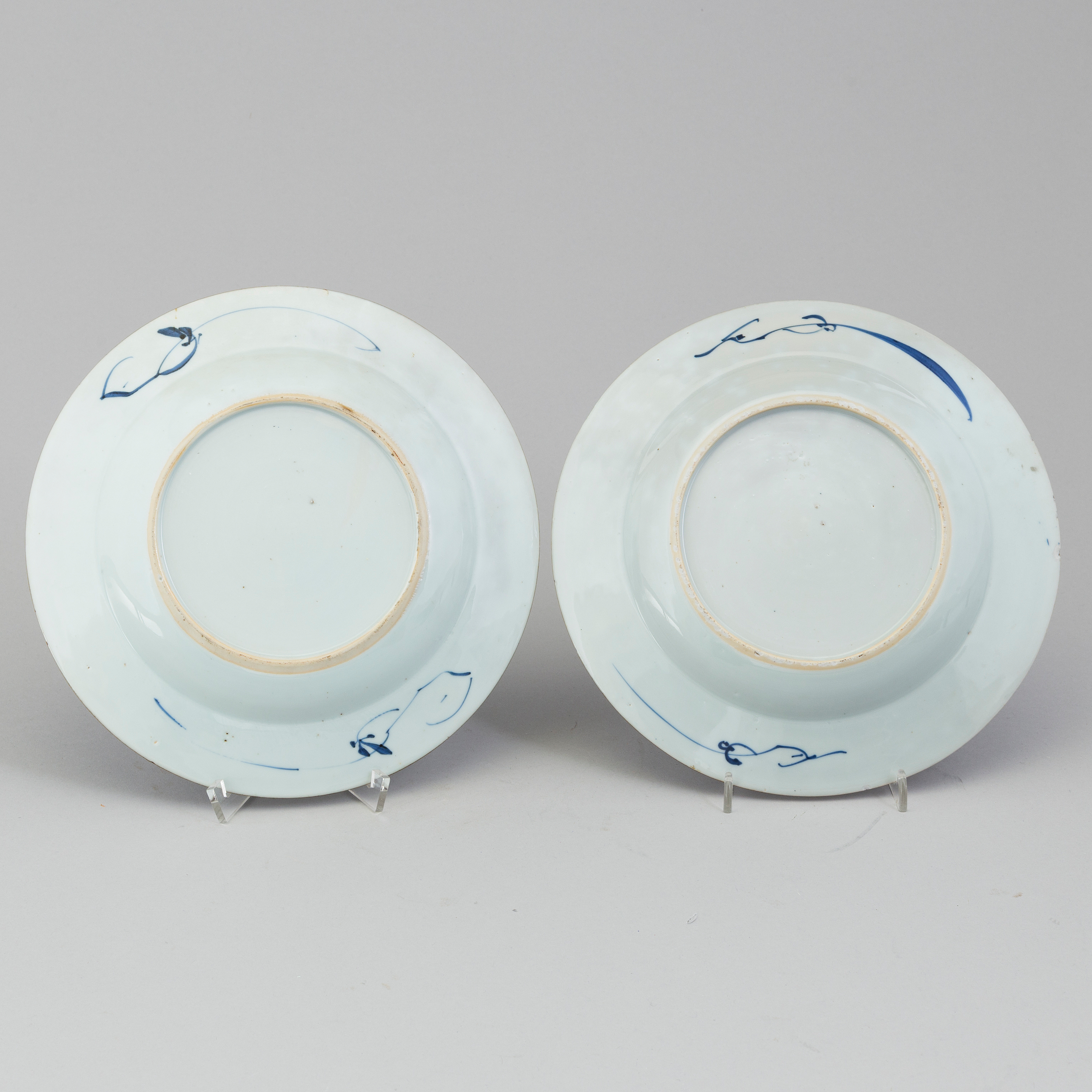 A pair of Chinese porcelain plates, Qing Dynasty, Kangxi (16641722