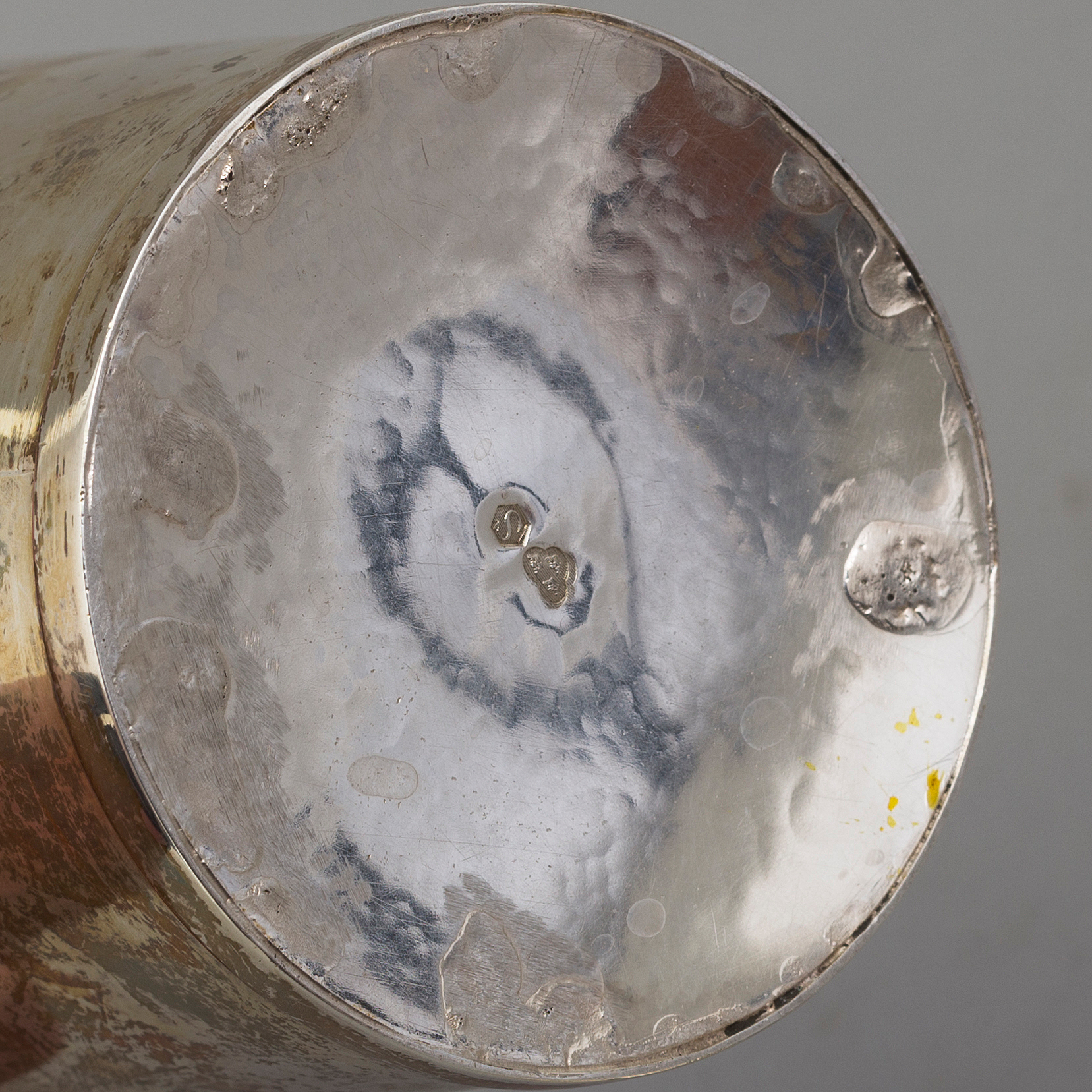 BÄGARE SAMT SKÅL PÅ FOT, silver, 1900-talets andra hälft. - Bukowskis