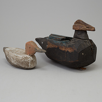 Two wooden birds, 19th-/20th century.