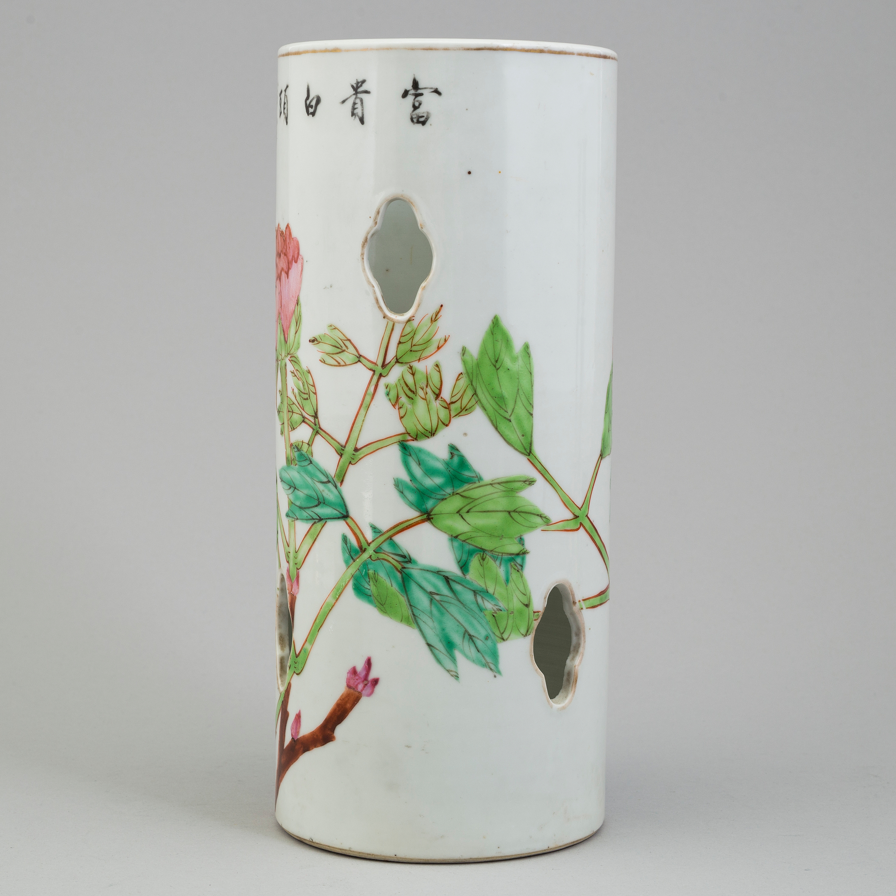 PENSELVAS, porslin. Kina, republik, signerad Zhang Ziying. - Bukowskis