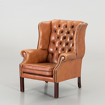 A 20TH CENTURY ARMCHAIR.