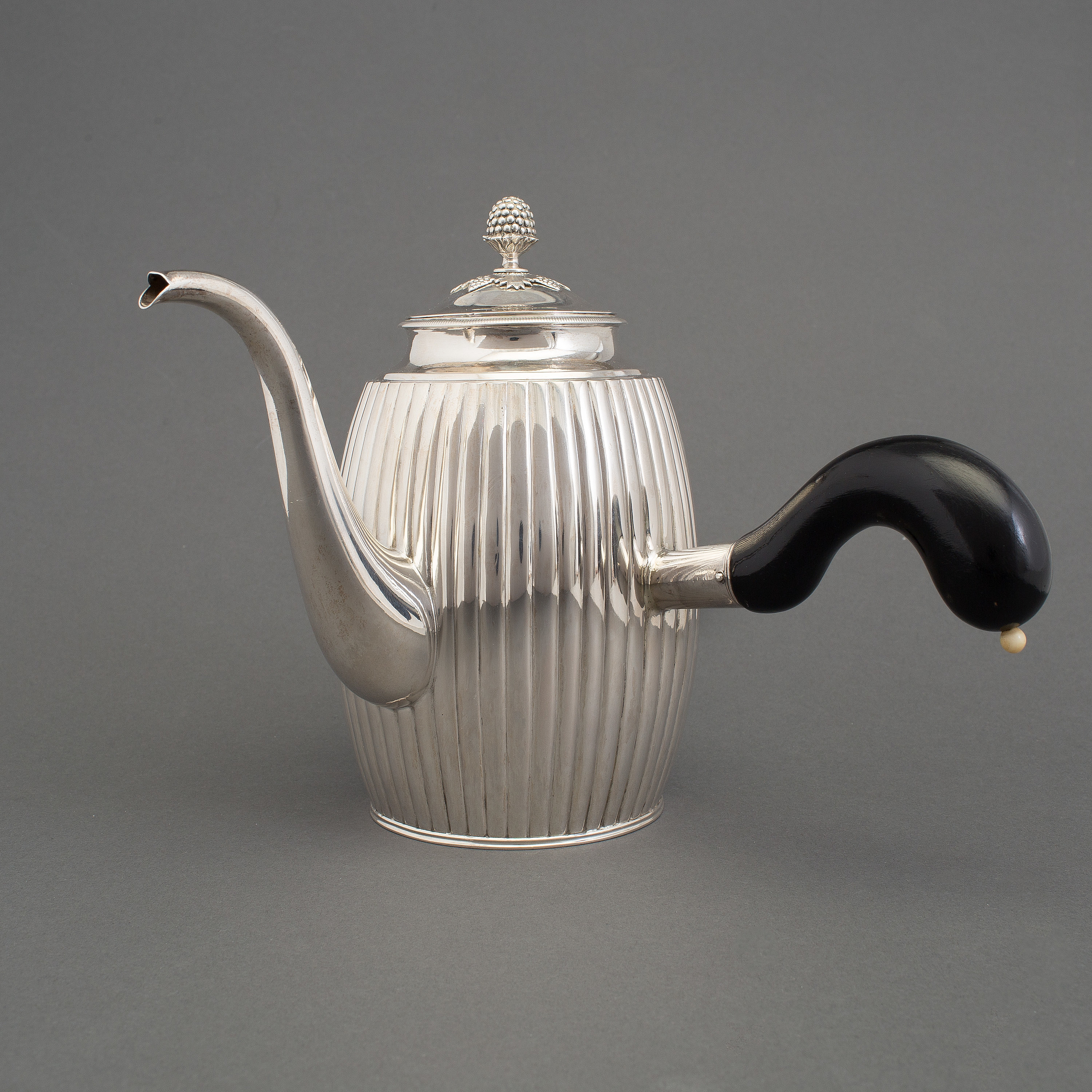 GUSTAF FOLCKER, a coffee-pot in silver, Stockholm, 1823. Total weight ...