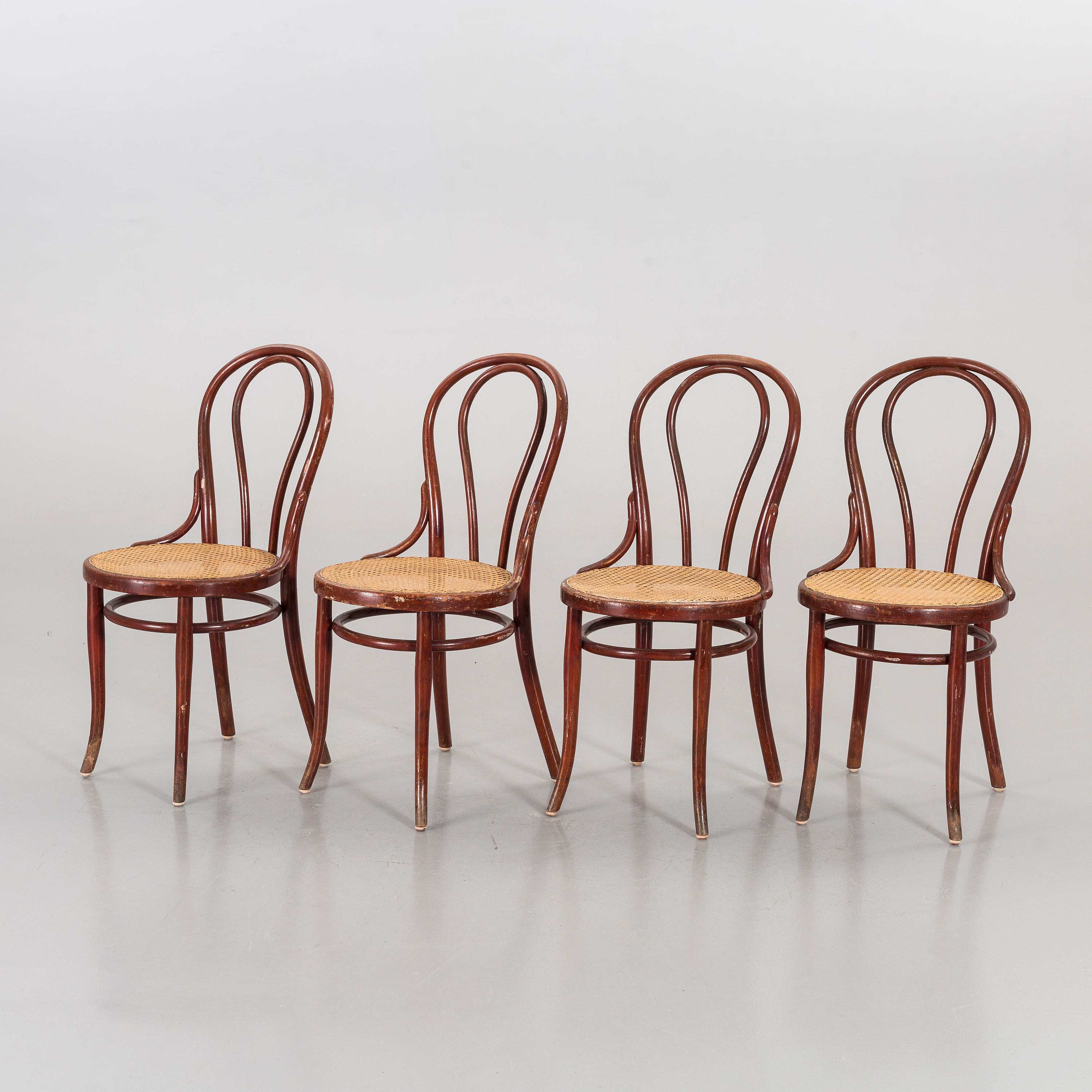 A SET OF 4 BENTWOOD CHAIRS FROM THE 20TH CENTURY. Bukowskis