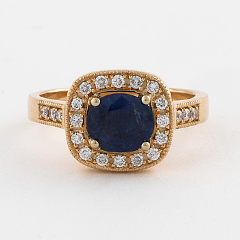 RING, med safir ca 1.35 ct och briljantslipade diamanter ca 0.20 ct.