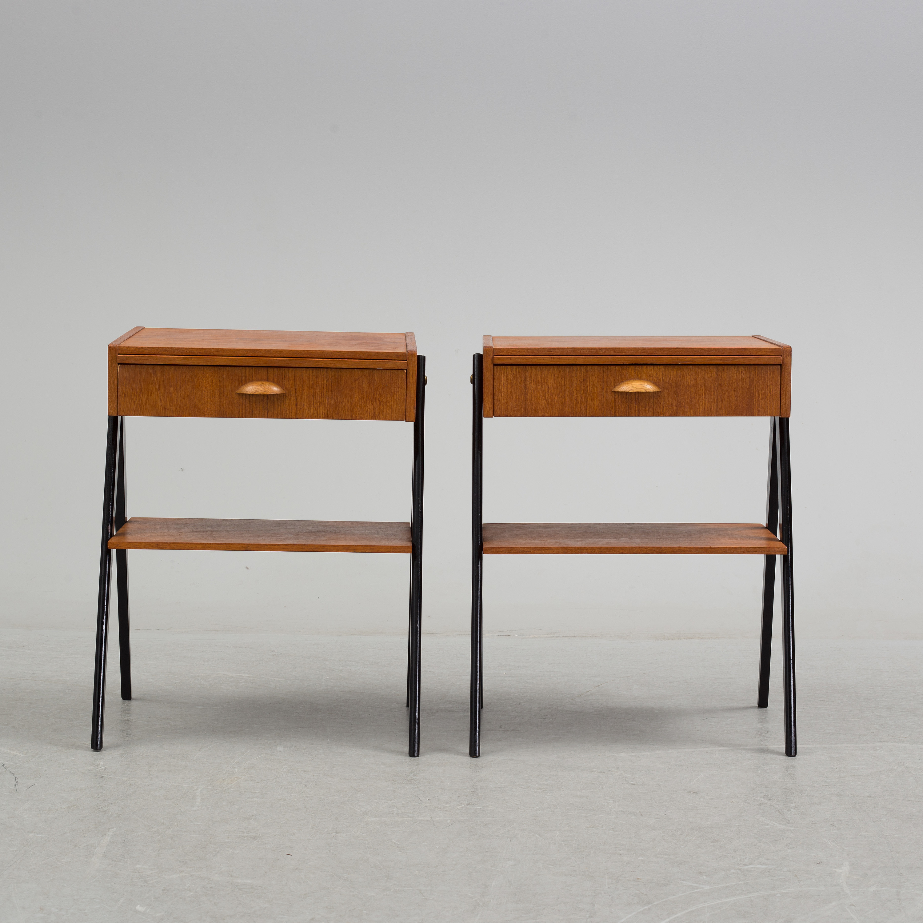 A pair of bedside tables, second half of the 20th century. Bukowskis