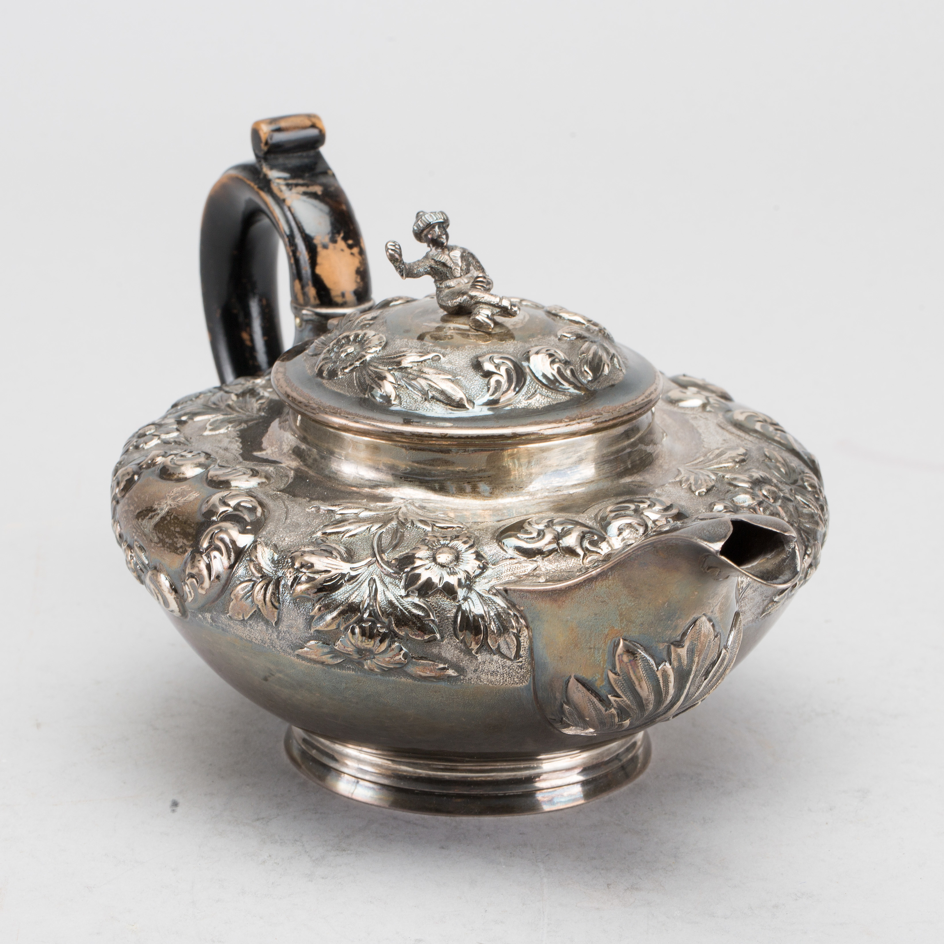An English 19th century silver teapot mark of R Pearce & G Burrows London 1835, height 11 cm