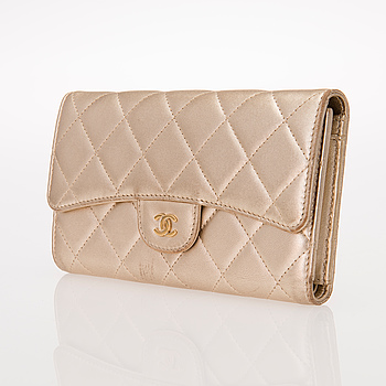 CHANEL, LEATHER L FLAP WALLET.