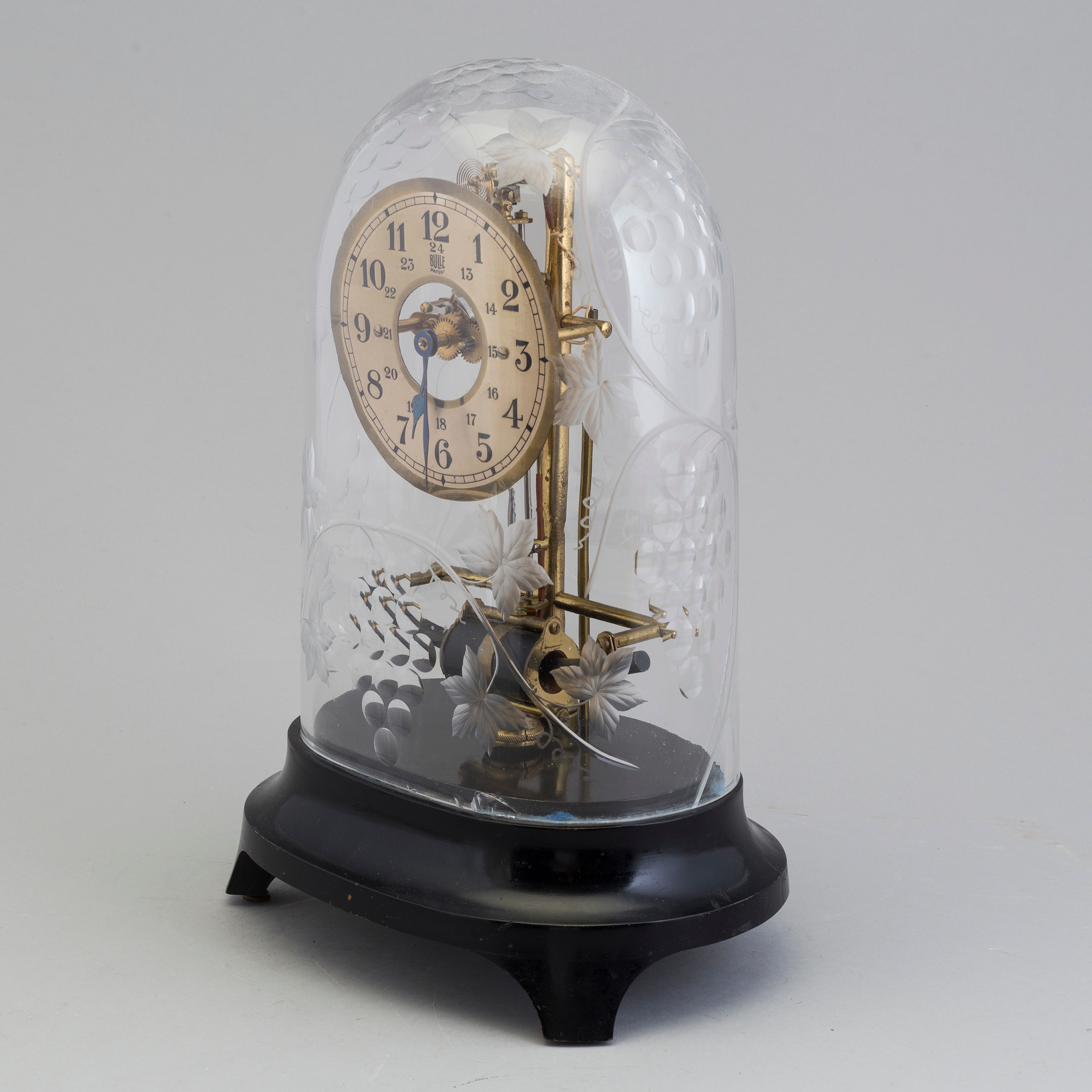 A MANTEL CLOCK, marked Bulle, first half of the 20th century. - Bukowskis
