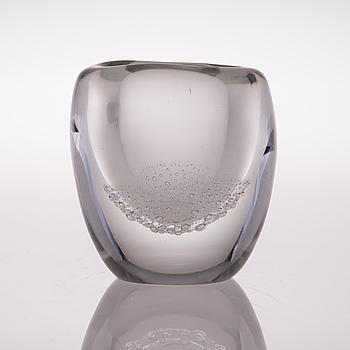 A model 3239 glass bowl, signed K. Franck Iittala.